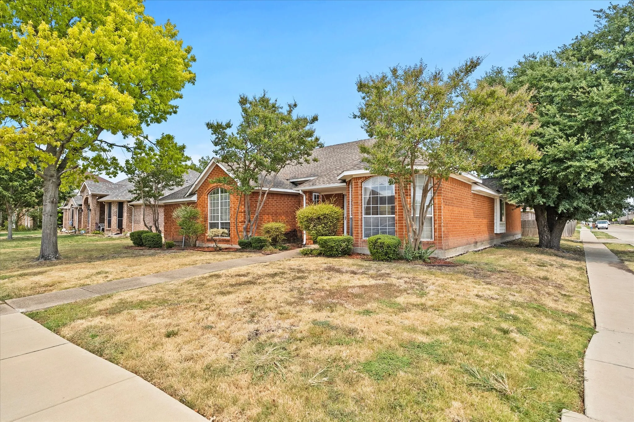 Single Family Residence For Sale in Dallas County , 2416 Liles Lane, Mesquite, Texas 75181, 3 Bedroom, 2 Bathroom, 2 Garage spaces, 1,873 Sqft, built in 1993, mls#21369851, Real Estate Agent in Mesquite, Homes For Sale in Dallas county, Homes For Sale in Mesquite, Realtor in Mesquite Texas, Real Estate Brokerage Independent Realty Texas, Luminita Cordes Realtor
