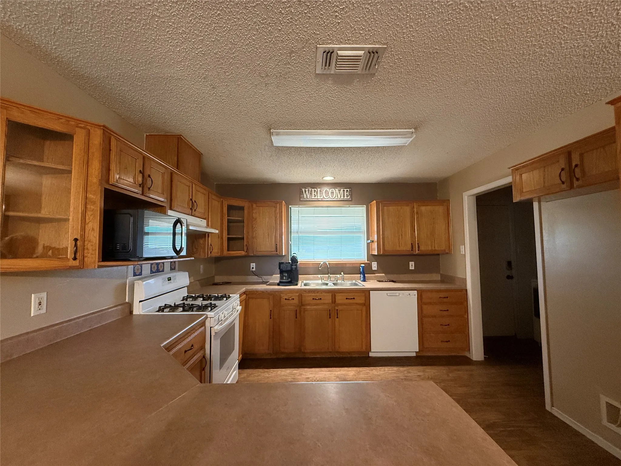 Farm For Sale in Comanche County , 601 Highway 588, Comanche, Texas 76442, 3 Bedroom, 2 Bathroom, Garage spaces, 1,616 Sqft, built in 2004, mls#21368797, Real Estate Agent in Comanche, Homes For Sale in Comanche county, Homes For Sale in Comanche, Realtor in Comanche Texas, Real Estate Brokerage Independent Realty Texas, Luminita Cordes Realtor