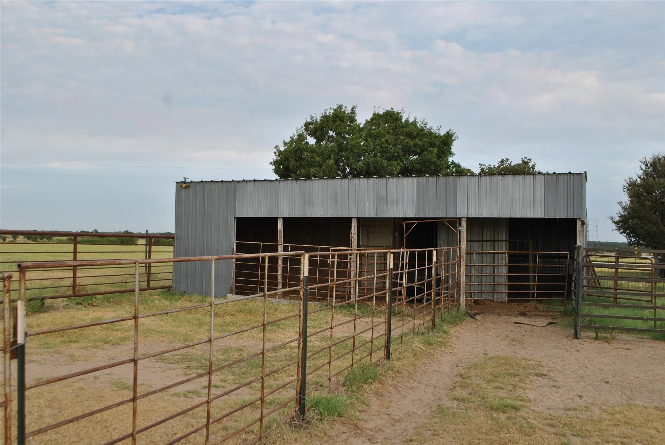 Farm For Sale in Comanche County , 601 Highway 588, Comanche, Texas 76442, 3 Bedroom, 2 Bathroom, Garage spaces, 1,616 Sqft, built in 2004, mls#21368797, Real Estate Agent in Comanche, Homes For Sale in Comanche county, Homes For Sale in Comanche, Realtor in Comanche Texas, Real Estate Brokerage Independent Realty Texas, Luminita Cordes Realtor