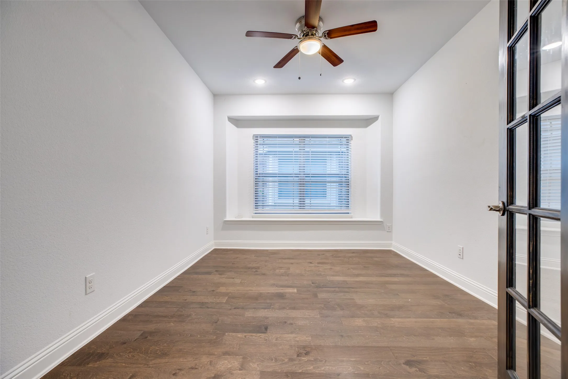 Study/ Bedroom with Full Bath 1st Floor