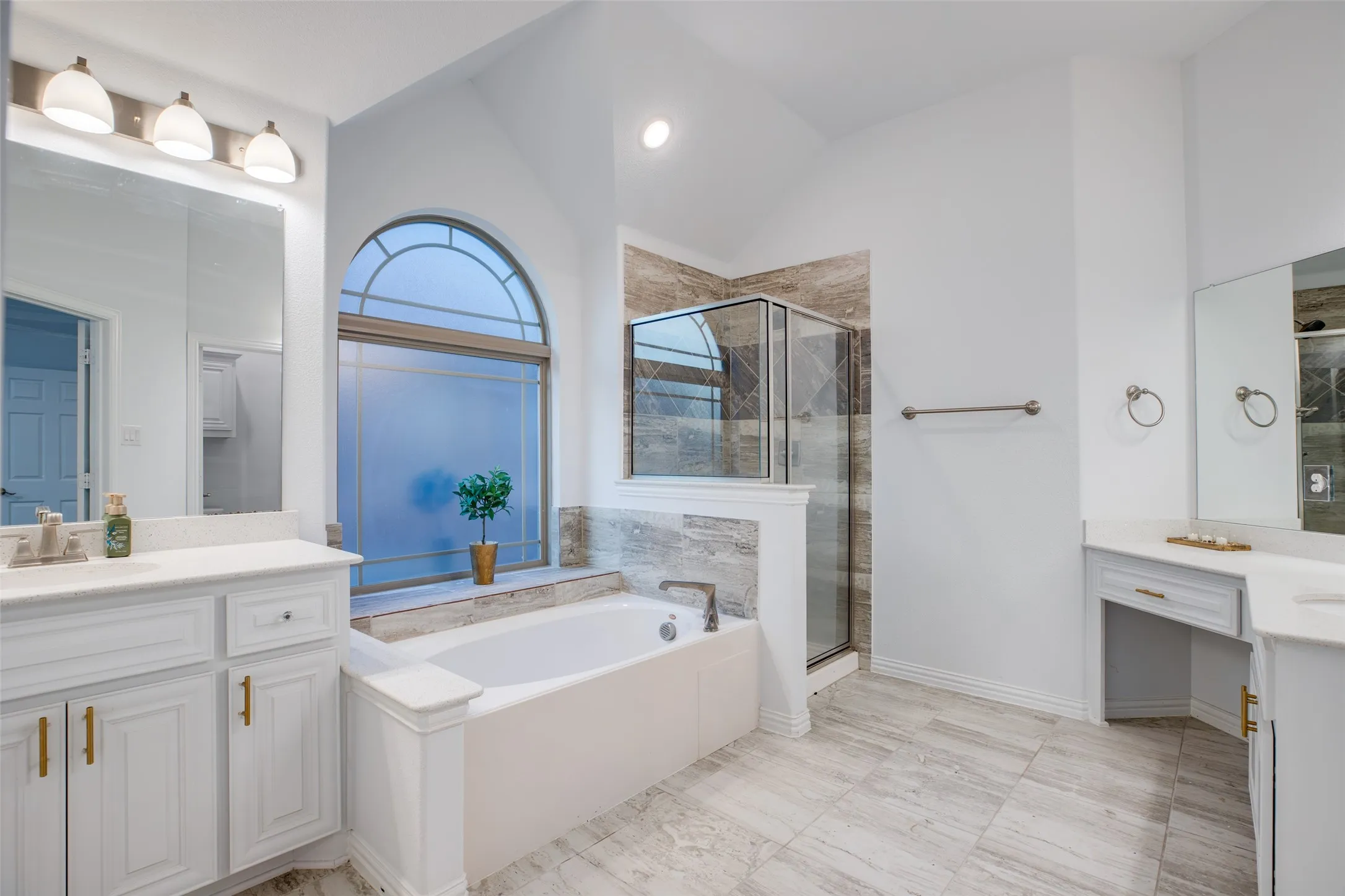 2nd Primary Bath on 2nd Floor