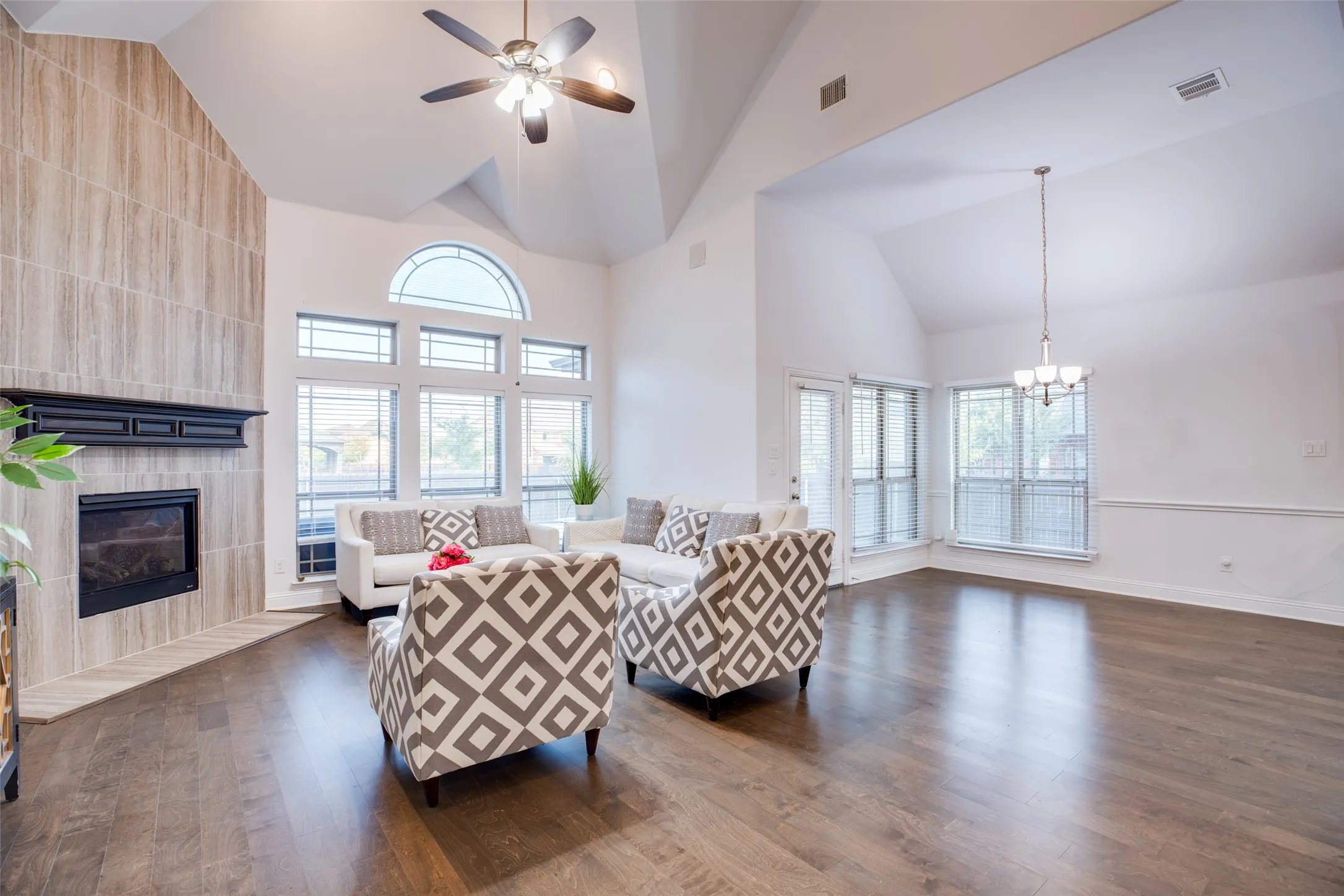 Single Family Residence For Rent in Collin County , 13940 Steadman Drive, Frisco, Texas 75035, 5 Bedroom, 5 Bathroom, 2 Garage spaces, 4,335 Sqft, built in 2019, mls#21369319, Real Estate Agent in Frisco, Homes For Rent in Collin county, Homes For Rent in Frisco, Realtor in Frisco Texas, Real Estate Brokerage Independent Realty Texas, Luminita Cordes Realtor