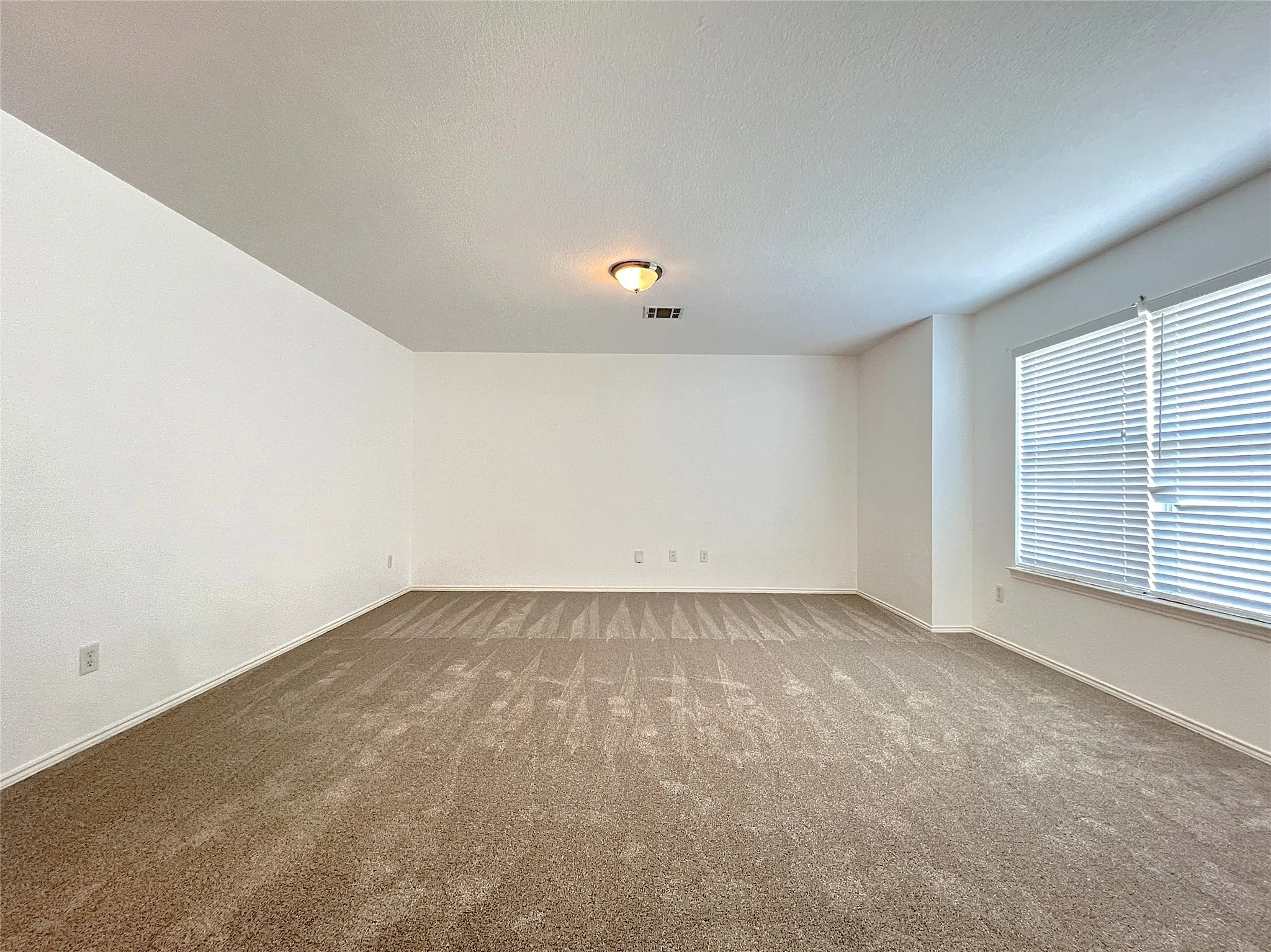 Single Family Residence For Rent in Denton County , 15465 Adlong Drive, Fort Worth, Texas 76262, 4 Bedroom, 4 Bathroom, 2 Garage spaces, 2,996 Sqft, built in 2007, mls#21369904, Real Estate Agent in Fort Worth, Homes For Rent in Denton county, Homes For Rent in Fort Worth, Realtor in Fort Worth Texas, Real Estate Brokerage Independent Realty Texas, Luminita Cordes Realtor