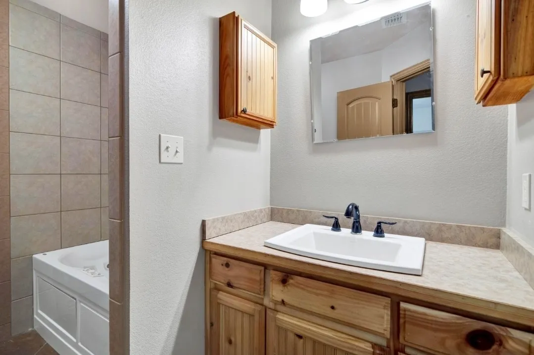 Single Family Residence For Rent in Grayson County , 306 Homesite Road, Pottsboro, Texas 75076, 3 Bedroom, 2 Bathroom, 1 Garage spaces, 1,364 Sqft, built in 2008, mls#21369204, Real Estate Agent in Pottsboro, Homes For Rent in Grayson county, Homes For Rent in Pottsboro, Realtor in Pottsboro Texas, Real Estate Brokerage Independent Realty Texas, Luminita Cordes Realtor