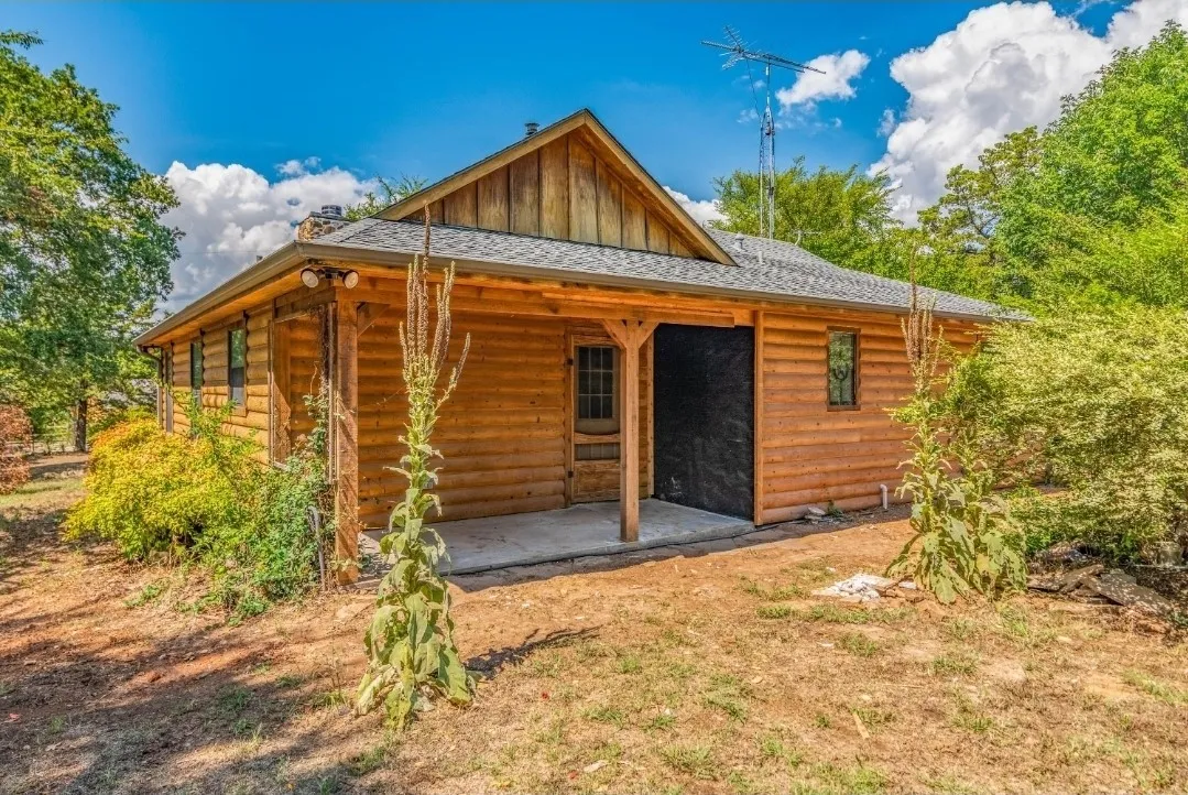 Single Family Residence For Rent in Grayson County , 306 Homesite Road, Pottsboro, Texas 75076, 3 Bedroom, 2 Bathroom, 1 Garage spaces, 1,364 Sqft, built in 2008, mls#21369204, Real Estate Agent in Pottsboro, Homes For Rent in Grayson county, Homes For Rent in Pottsboro, Realtor in Pottsboro Texas, Real Estate Brokerage Independent Realty Texas, Luminita Cordes Realtor