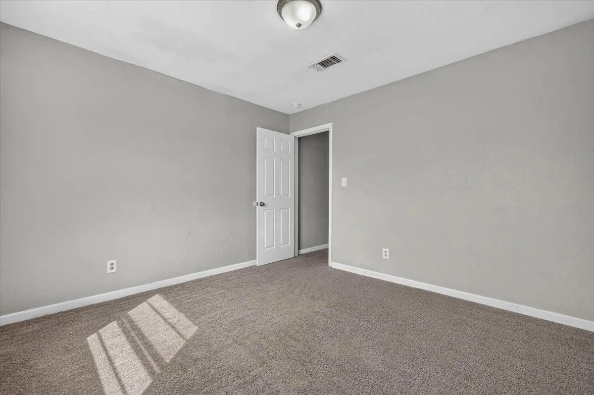 Single Family Residence For Sale in Hood County , 4000 Mountain Vista Drive, Granbury, Texas 76048, 3 Bedroom, 2 Bathroom, 2 Garage spaces, 1,748 Sqft, built in 1979, mls#21368362, Real Estate Agent in Granbury, Homes For Sale in Hood county, Homes For Sale in Granbury, Realtor in Granbury Texas, Real Estate Brokerage Independent Realty Texas, Luminita Cordes Realtor