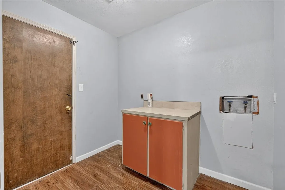 Single Family Residence For Sale in Hood County , 4000 Mountain Vista Drive, Granbury, Texas 76048, 3 Bedroom, 2 Bathroom, 2 Garage spaces, 1,748 Sqft, built in 1979, mls#21368362, Real Estate Agent in Granbury, Homes For Sale in Hood county, Homes For Sale in Granbury, Realtor in Granbury Texas, Real Estate Brokerage Independent Realty Texas, Luminita Cordes Realtor