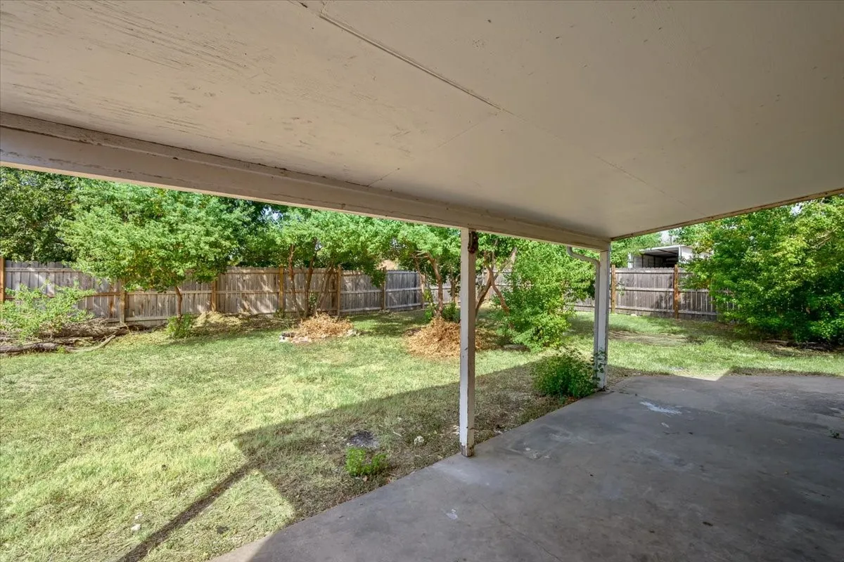 Single Family Residence For Sale in Hood County , 4000 Mountain Vista Drive, Granbury, Texas 76048, 3 Bedroom, 2 Bathroom, 2 Garage spaces, 1,748 Sqft, built in 1979, mls#21368362, Real Estate Agent in Granbury, Homes For Sale in Hood county, Homes For Sale in Granbury, Realtor in Granbury Texas, Real Estate Brokerage Independent Realty Texas, Luminita Cordes Realtor