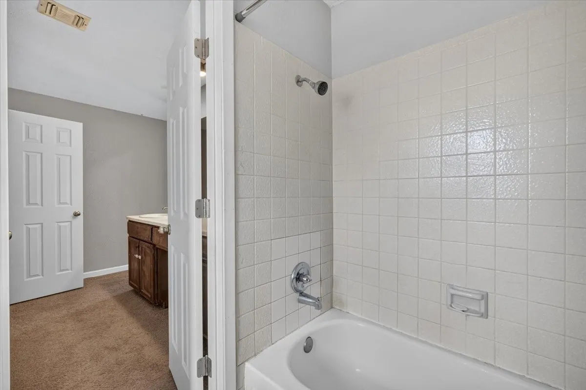 Single Family Residence For Sale in Hood County , 4000 Mountain Vista Drive, Granbury, Texas 76048, 3 Bedroom, 2 Bathroom, 2 Garage spaces, 1,748 Sqft, built in 1979, mls#21368362, Real Estate Agent in Granbury, Homes For Sale in Hood county, Homes For Sale in Granbury, Realtor in Granbury Texas, Real Estate Brokerage Independent Realty Texas, Luminita Cordes Realtor