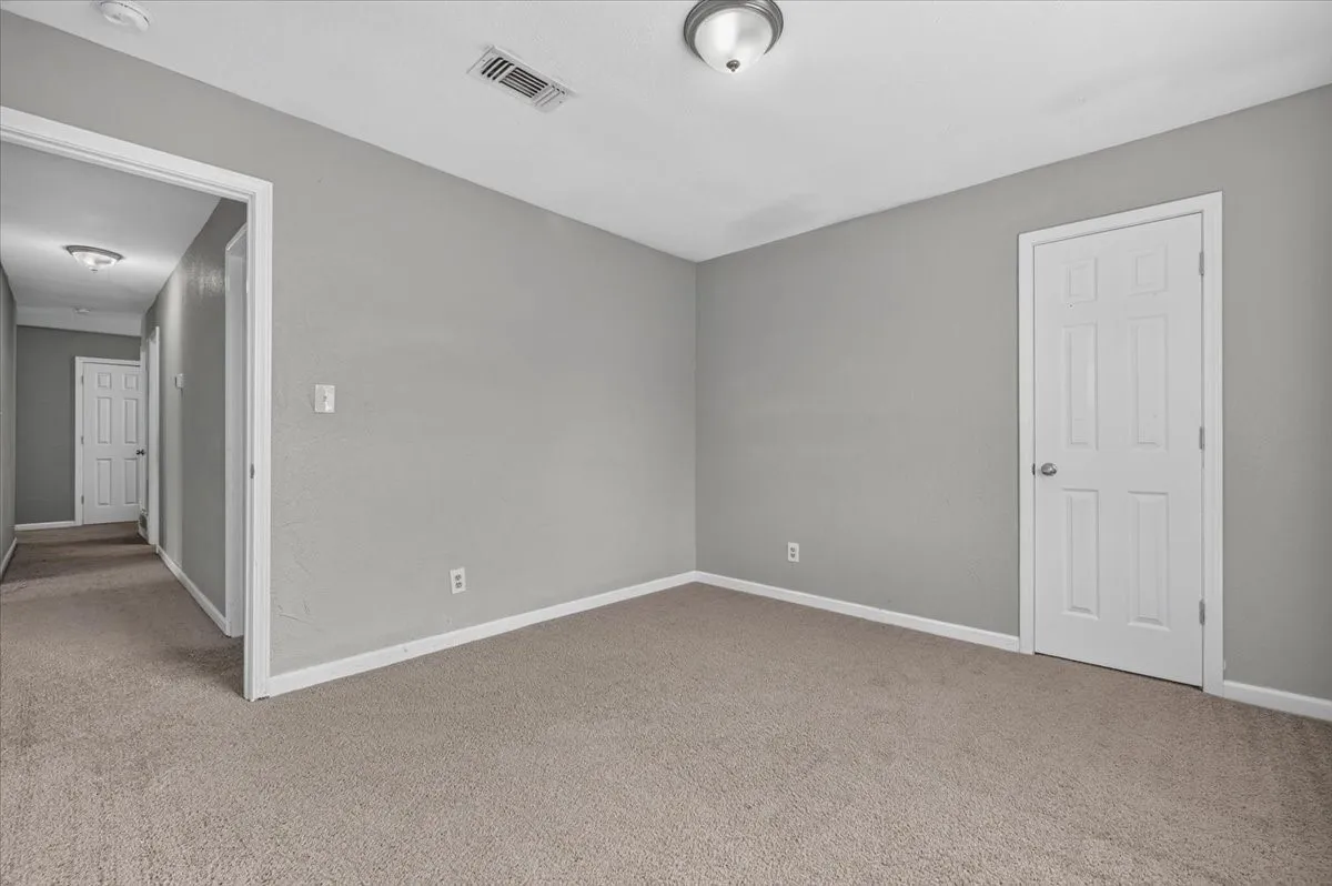 Single Family Residence For Sale in Hood County , 4000 Mountain Vista Drive, Granbury, Texas 76048, 3 Bedroom, 2 Bathroom, 2 Garage spaces, 1,748 Sqft, built in 1979, mls#21368362, Real Estate Agent in Granbury, Homes For Sale in Hood county, Homes For Sale in Granbury, Realtor in Granbury Texas, Real Estate Brokerage Independent Realty Texas, Luminita Cordes Realtor