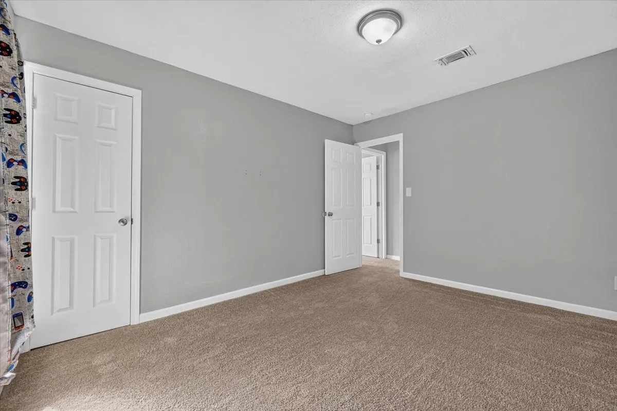 Single Family Residence For Sale in Hood County , 4000 Mountain Vista Drive, Granbury, Texas 76048, 3 Bedroom, 2 Bathroom, 2 Garage spaces, 1,748 Sqft, built in 1979, mls#21368362, Real Estate Agent in Granbury, Homes For Sale in Hood county, Homes For Sale in Granbury, Realtor in Granbury Texas, Real Estate Brokerage Independent Realty Texas, Luminita Cordes Realtor