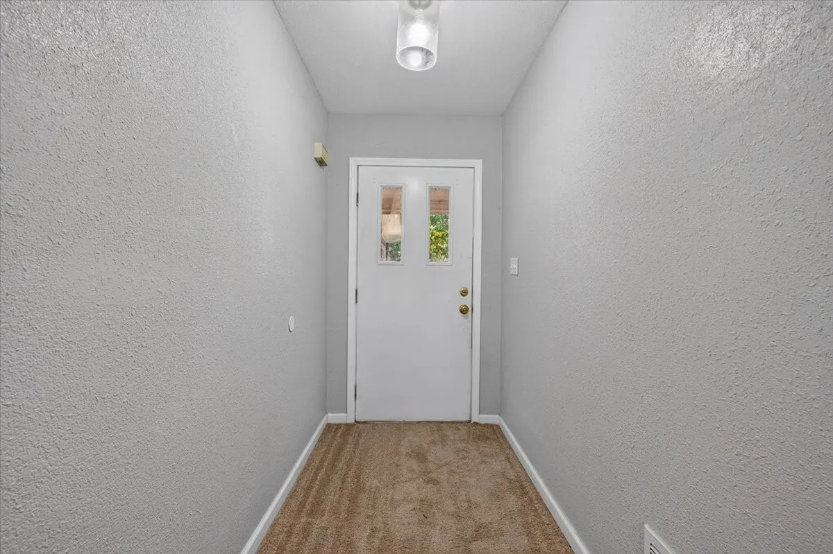 Single Family Residence For Sale in Hood County , 4000 Mountain Vista Drive, Granbury, Texas 76048, 3 Bedroom, 2 Bathroom, 2 Garage spaces, 1,748 Sqft, built in 1979, mls#21368362, Real Estate Agent in Granbury, Homes For Sale in Hood county, Homes For Sale in Granbury, Realtor in Granbury Texas, Real Estate Brokerage Independent Realty Texas, Luminita Cordes Realtor