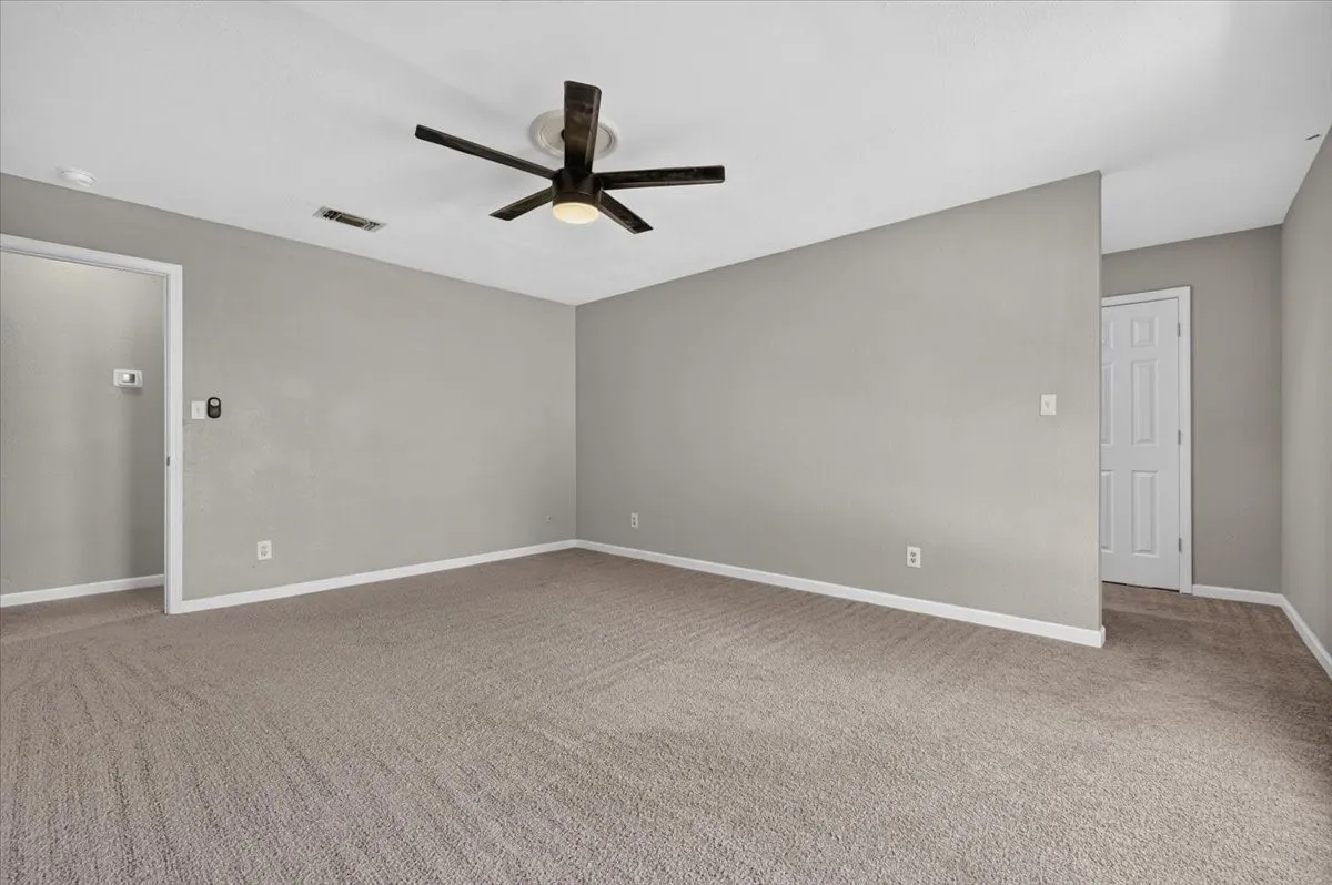 Single Family Residence For Sale in Hood County , 4000 Mountain Vista Drive, Granbury, Texas 76048, 3 Bedroom, 2 Bathroom, 2 Garage spaces, 1,748 Sqft, built in 1979, mls#21368362, Real Estate Agent in Granbury, Homes For Sale in Hood county, Homes For Sale in Granbury, Realtor in Granbury Texas, Real Estate Brokerage Independent Realty Texas, Luminita Cordes Realtor