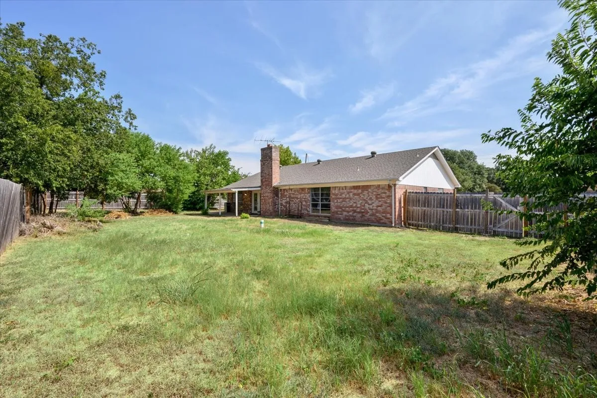 Single Family Residence For Sale in Hood County , 4000 Mountain Vista Drive, Granbury, Texas 76048, 3 Bedroom, 2 Bathroom, 2 Garage spaces, 1,748 Sqft, built in 1979, mls#21368362, Real Estate Agent in Granbury, Homes For Sale in Hood county, Homes For Sale in Granbury, Realtor in Granbury Texas, Real Estate Brokerage Independent Realty Texas, Luminita Cordes Realtor