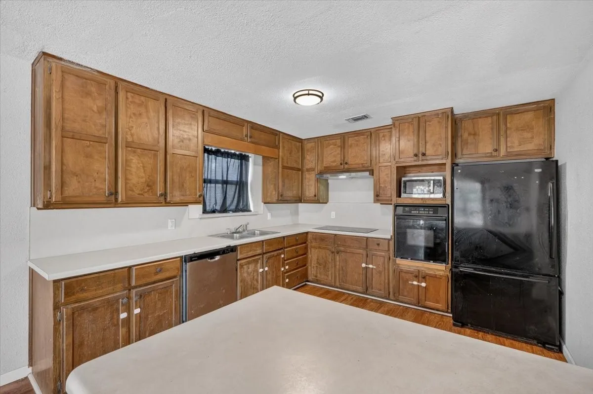 Single Family Residence For Sale in Hood County , 4000 Mountain Vista Drive, Granbury, Texas 76048, 3 Bedroom, 2 Bathroom, 2 Garage spaces, 1,748 Sqft, built in 1979, mls#21368362, Real Estate Agent in Granbury, Homes For Sale in Hood county, Homes For Sale in Granbury, Realtor in Granbury Texas, Real Estate Brokerage Independent Realty Texas, Luminita Cordes Realtor