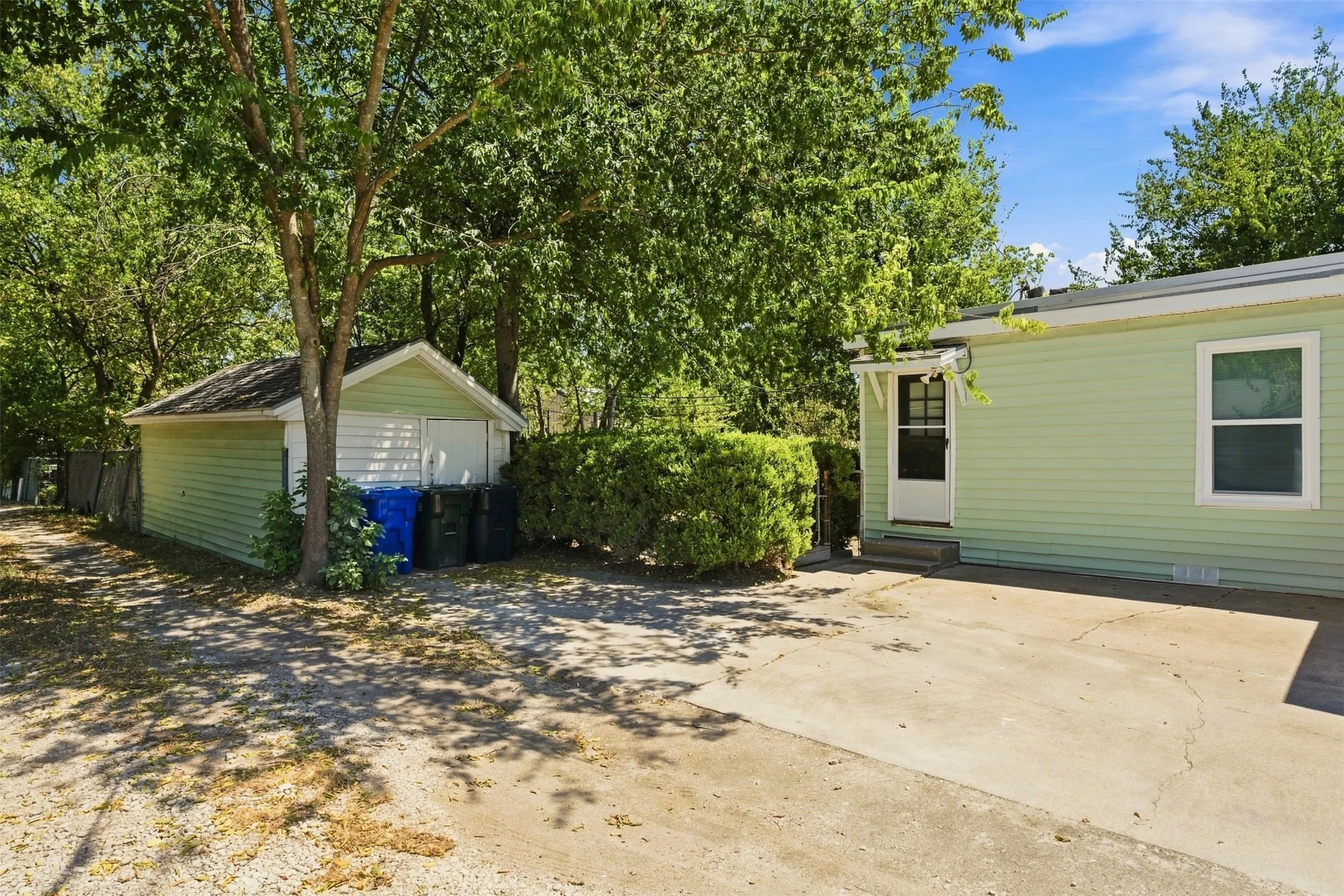 Single Family Residence For Sale in Mc Lennan County , 711 N 35th Street, Waco, Texas 76710, 3 Bedroom, 2 Bathroom, Garage spaces, 1,476 Sqft, built in 1939, mls#21368834, Real Estate Agent in Waco, Homes For Sale in Mc Lennan county, Homes For Sale in Waco, Realtor in Waco Texas, Real Estate Brokerage Independent Realty Texas, Luminita Cordes Realtor