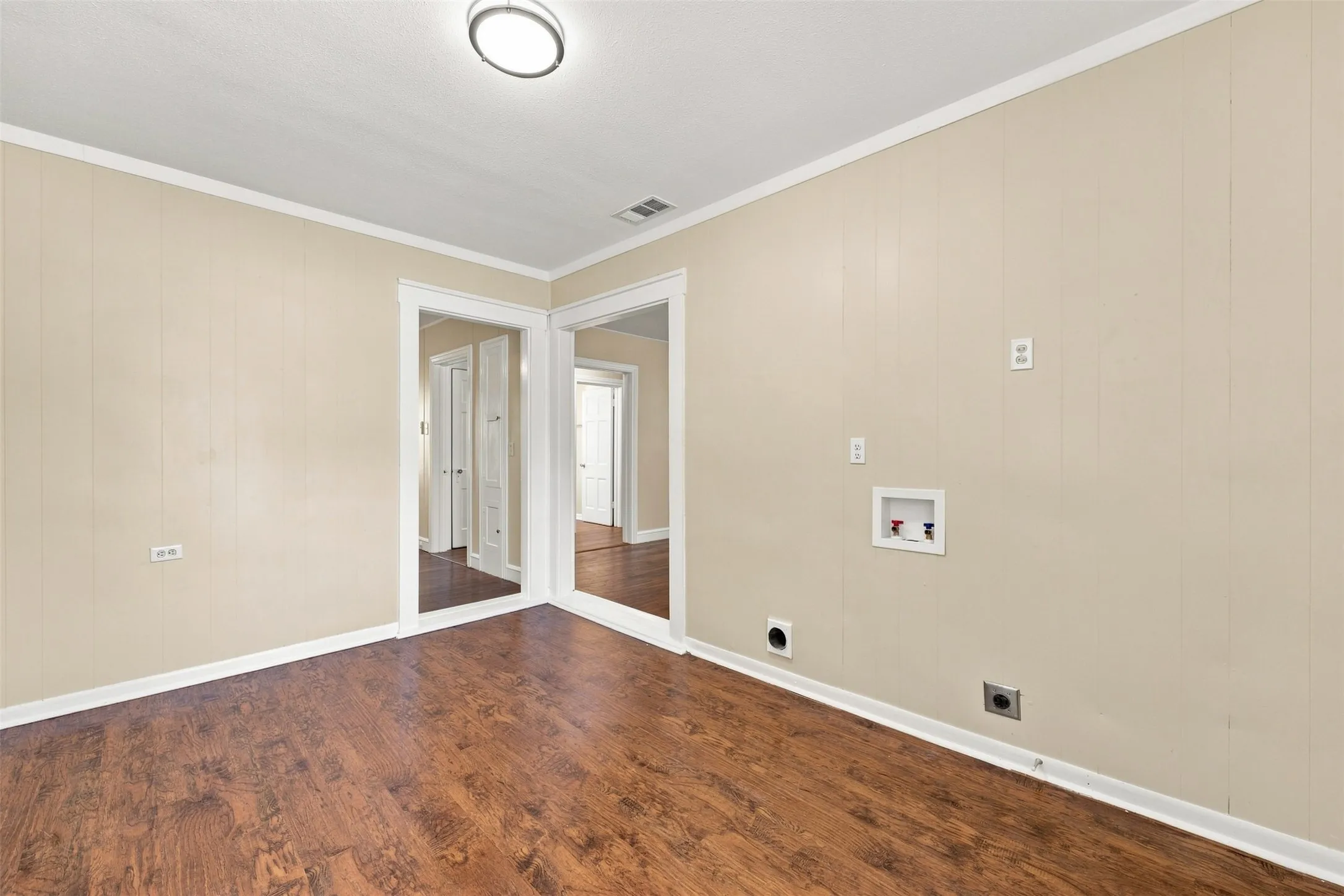 Single Family Residence For Sale in Mc Lennan County , 711 N 35th Street, Waco, Texas 76710, 3 Bedroom, 2 Bathroom, Garage spaces, 1,476 Sqft, built in 1939, mls#21368834, Real Estate Agent in Waco, Homes For Sale in Mc Lennan county, Homes For Sale in Waco, Realtor in Waco Texas, Real Estate Brokerage Independent Realty Texas, Luminita Cordes Realtor