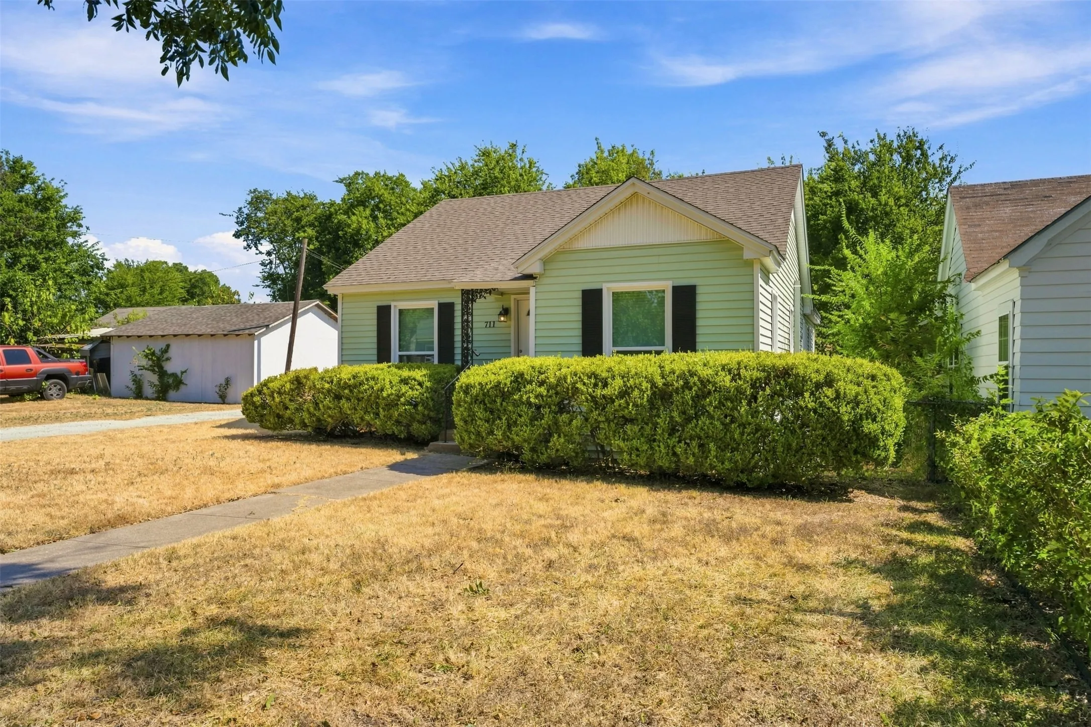 Single Family Residence For Sale in Mc Lennan County , 711 N 35th Street, Waco, Texas 76710, 3 Bedroom, 2 Bathroom, Garage spaces, 1,476 Sqft, built in 1939, mls#21368834, Real Estate Agent in Waco, Homes For Sale in Mc Lennan county, Homes For Sale in Waco, Realtor in Waco Texas, Real Estate Brokerage Independent Realty Texas, Luminita Cordes Realtor
