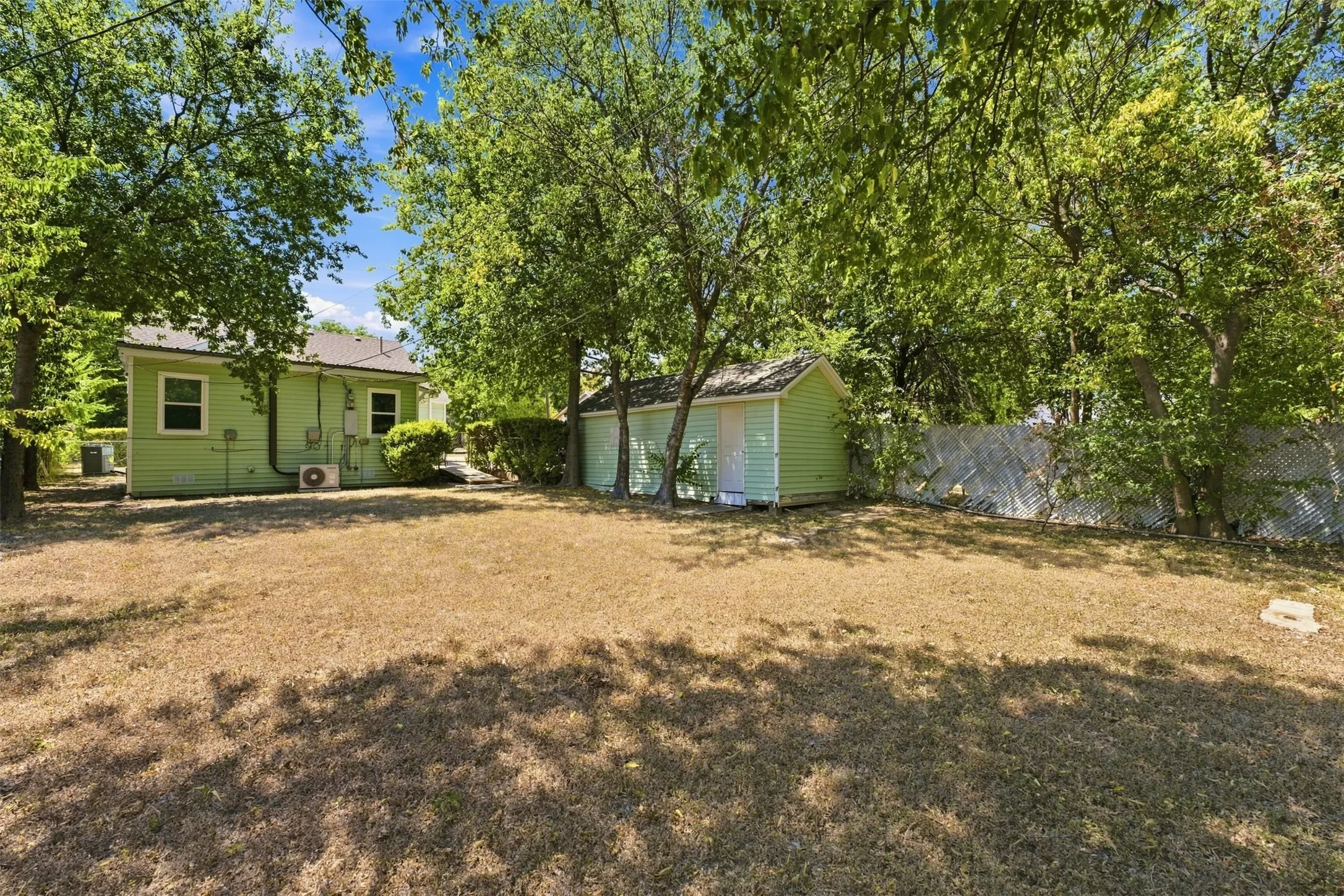 Single Family Residence For Sale in Mc Lennan County , 711 N 35th Street, Waco, Texas 76710, 3 Bedroom, 2 Bathroom, Garage spaces, 1,476 Sqft, built in 1939, mls#21368834, Real Estate Agent in Waco, Homes For Sale in Mc Lennan county, Homes For Sale in Waco, Realtor in Waco Texas, Real Estate Brokerage Independent Realty Texas, Luminita Cordes Realtor