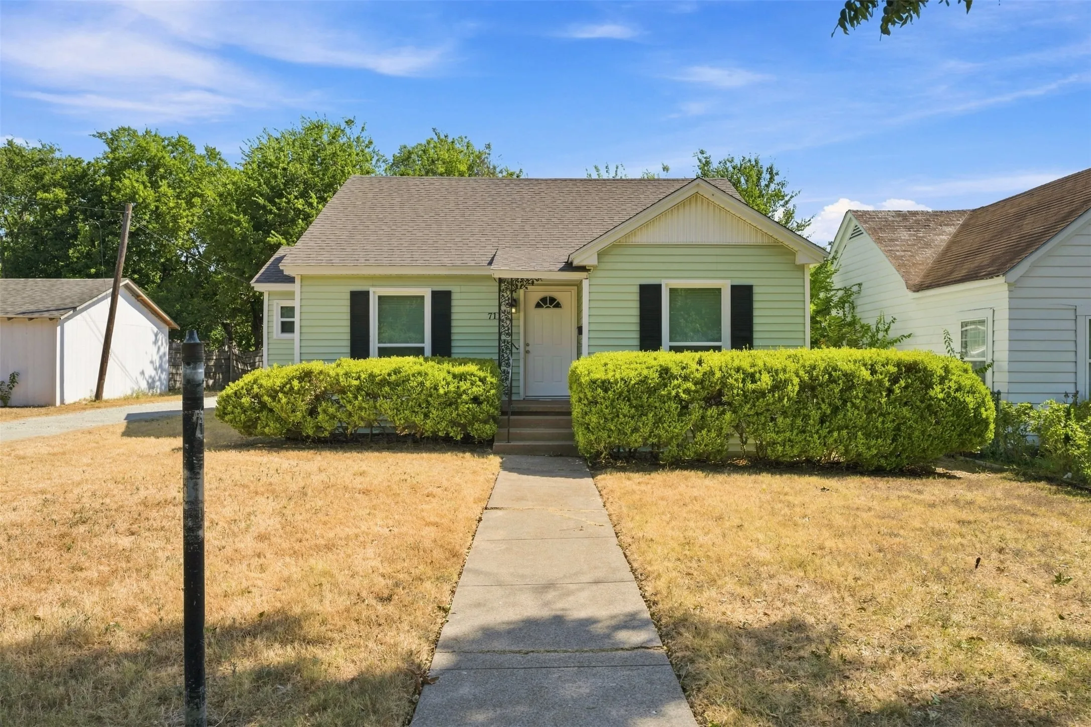 Single Family Residence For Sale in Mc Lennan County , 711 N 35th Street, Waco, Texas 76710, 3 Bedroom, 2 Bathroom, Garage spaces, 1,476 Sqft, built in 1939, mls#21368834, Real Estate Agent in Waco, Homes For Sale in Mc Lennan county, Homes For Sale in Waco, Realtor in Waco Texas, Real Estate Brokerage Independent Realty Texas, Luminita Cordes Realtor