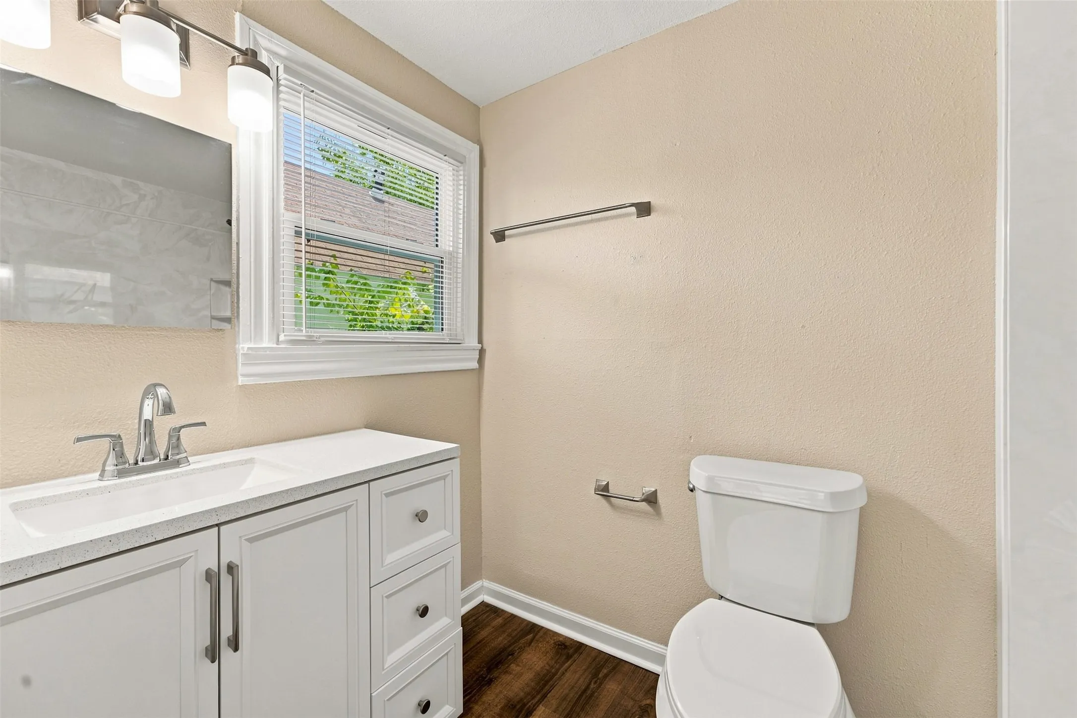 Single Family Residence For Sale in Mc Lennan County , 711 N 35th Street, Waco, Texas 76710, 3 Bedroom, 2 Bathroom, Garage spaces, 1,476 Sqft, built in 1939, mls#21368834, Real Estate Agent in Waco, Homes For Sale in Mc Lennan county, Homes For Sale in Waco, Realtor in Waco Texas, Real Estate Brokerage Independent Realty Texas, Luminita Cordes Realtor