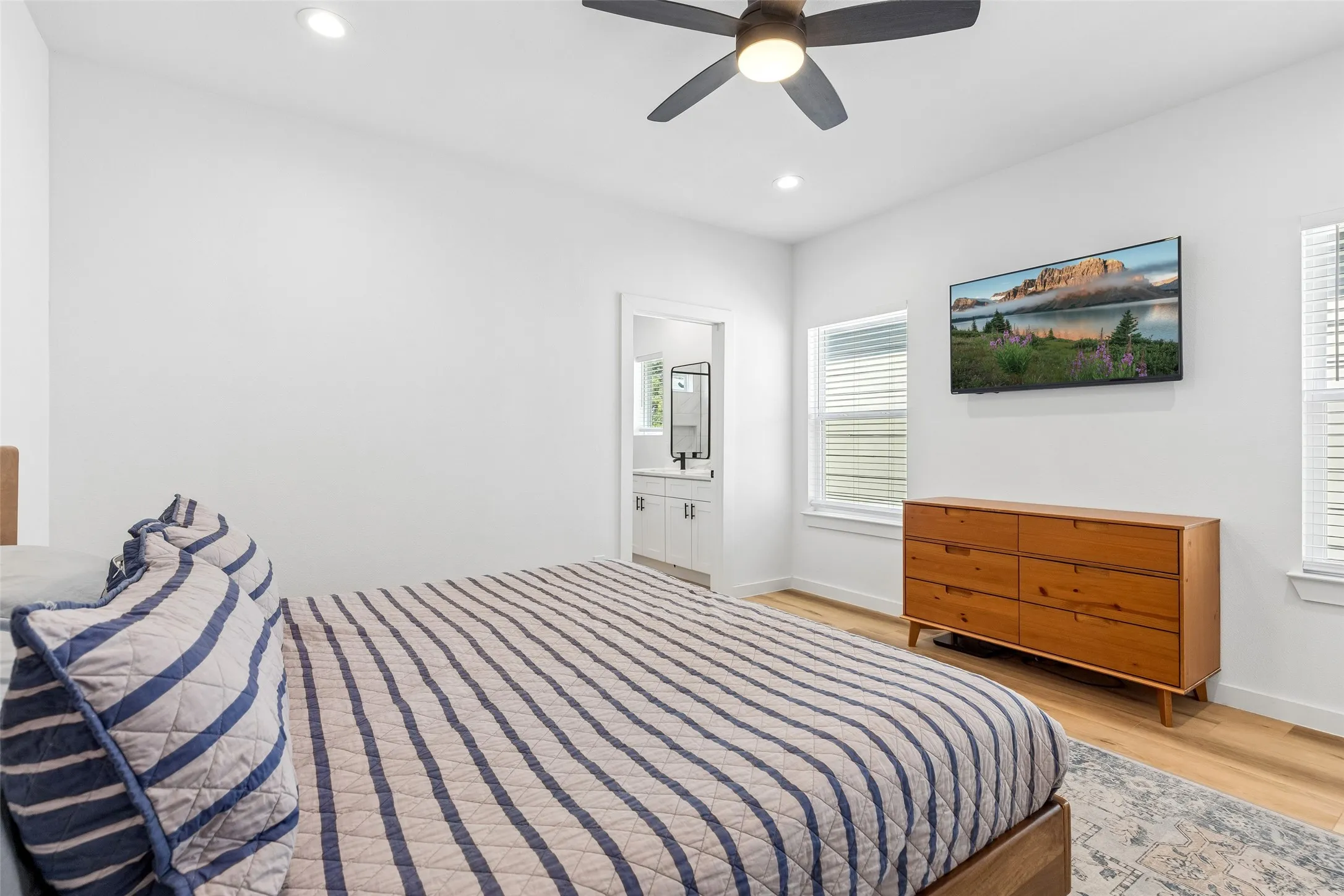 Single Family Residence For Sale in Dallas County , 2225 Bethurum Avenue, Dallas, Texas 75215, 4 Bedroom, 3 Bathroom, 1 Garage spaces, 1,776 Sqft, built in 2024, mls#21368121, Real Estate Agent in Dallas, Homes For Sale in Dallas county, Homes For Sale in Dallas, Realtor in Dallas Texas, Real Estate Brokerage Independent Realty Texas, Luminita Cordes Realtor