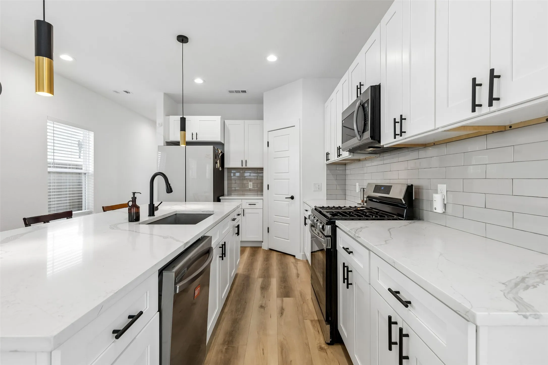 Single Family Residence For Sale in Dallas County , 2225 Bethurum Avenue, Dallas, Texas 75215, 4 Bedroom, 3 Bathroom, 1 Garage spaces, 1,776 Sqft, built in 2024, mls#21368121, Real Estate Agent in Dallas, Homes For Sale in Dallas county, Homes For Sale in Dallas, Realtor in Dallas Texas, Real Estate Brokerage Independent Realty Texas, Luminita Cordes Realtor