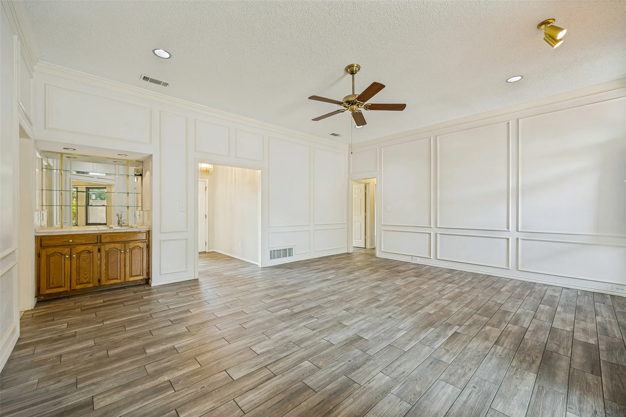 Single Family Residence For Sale in Dallas County , 705 Michelle Place, Coppell, Texas 75019, 3 Bedroom, 2 Bathroom, 2 Garage spaces, 1,807 Sqft, built in 1987, mls#21369477, Real Estate Agent in Coppell, Homes For Sale in Dallas county, Homes For Sale in Coppell, Realtor in Coppell Texas, Real Estate Brokerage Independent Realty Texas, Luminita Cordes Realtor