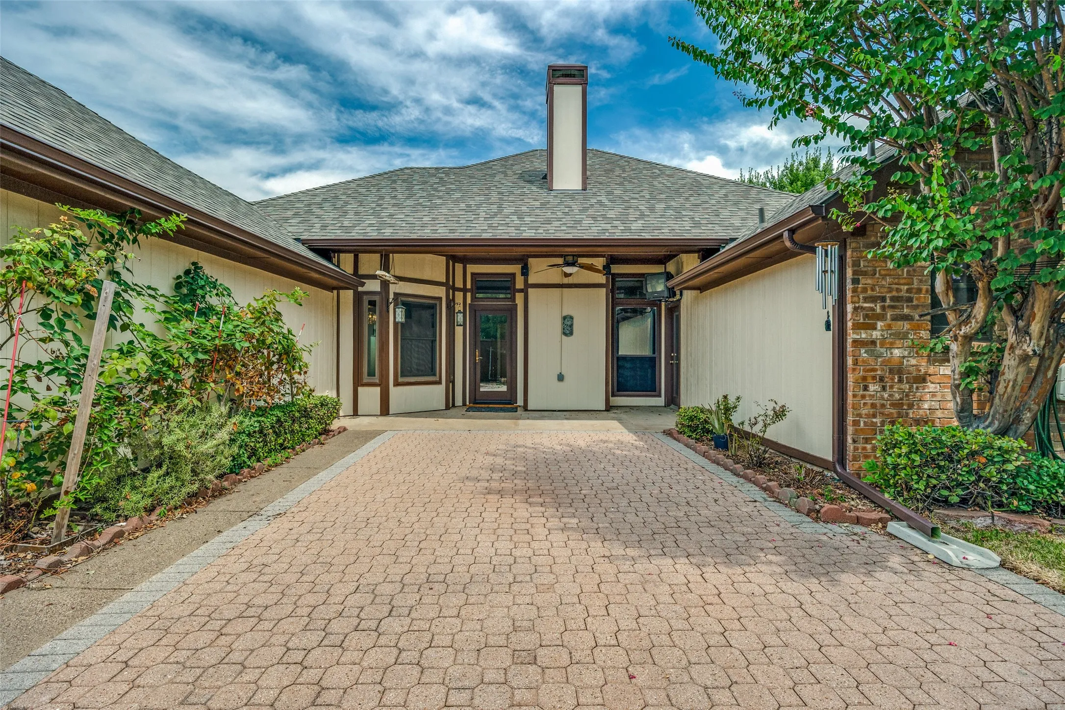 Single Family Residence For Sale in Dallas County , 705 Michelle Place, Coppell, Texas 75019, 3 Bedroom, 2 Bathroom, 2 Garage spaces, 1,807 Sqft, built in 1987, mls#21369477, Real Estate Agent in Coppell, Homes For Sale in Dallas county, Homes For Sale in Coppell, Realtor in Coppell Texas, Real Estate Brokerage Independent Realty Texas, Luminita Cordes Realtor