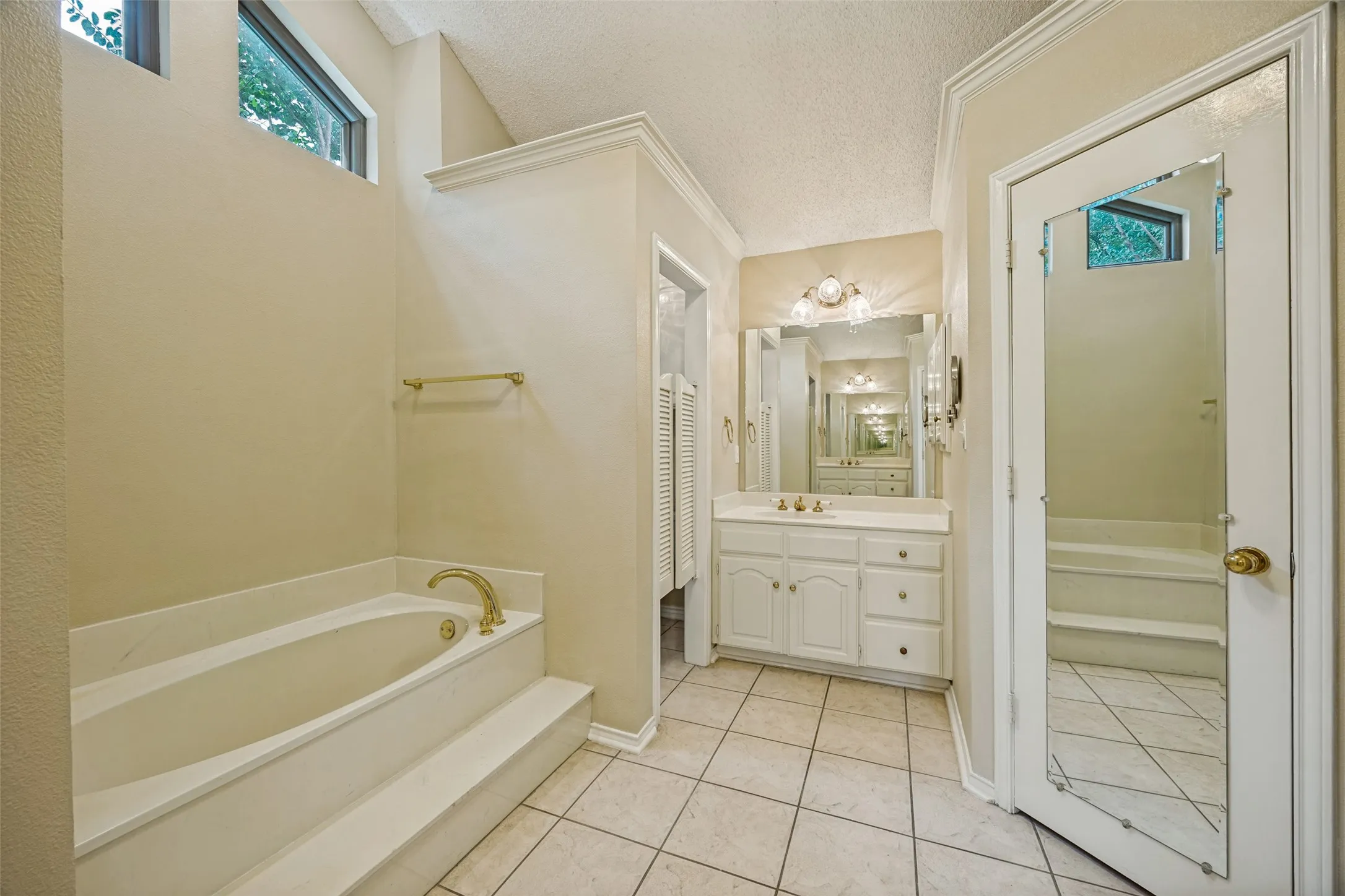 Single Family Residence For Sale in Dallas County , 705 Michelle Place, Coppell, Texas 75019, 3 Bedroom, 2 Bathroom, 2 Garage spaces, 1,807 Sqft, built in 1987, mls#21369477, Real Estate Agent in Coppell, Homes For Sale in Dallas county, Homes For Sale in Coppell, Realtor in Coppell Texas, Real Estate Brokerage Independent Realty Texas, Luminita Cordes Realtor