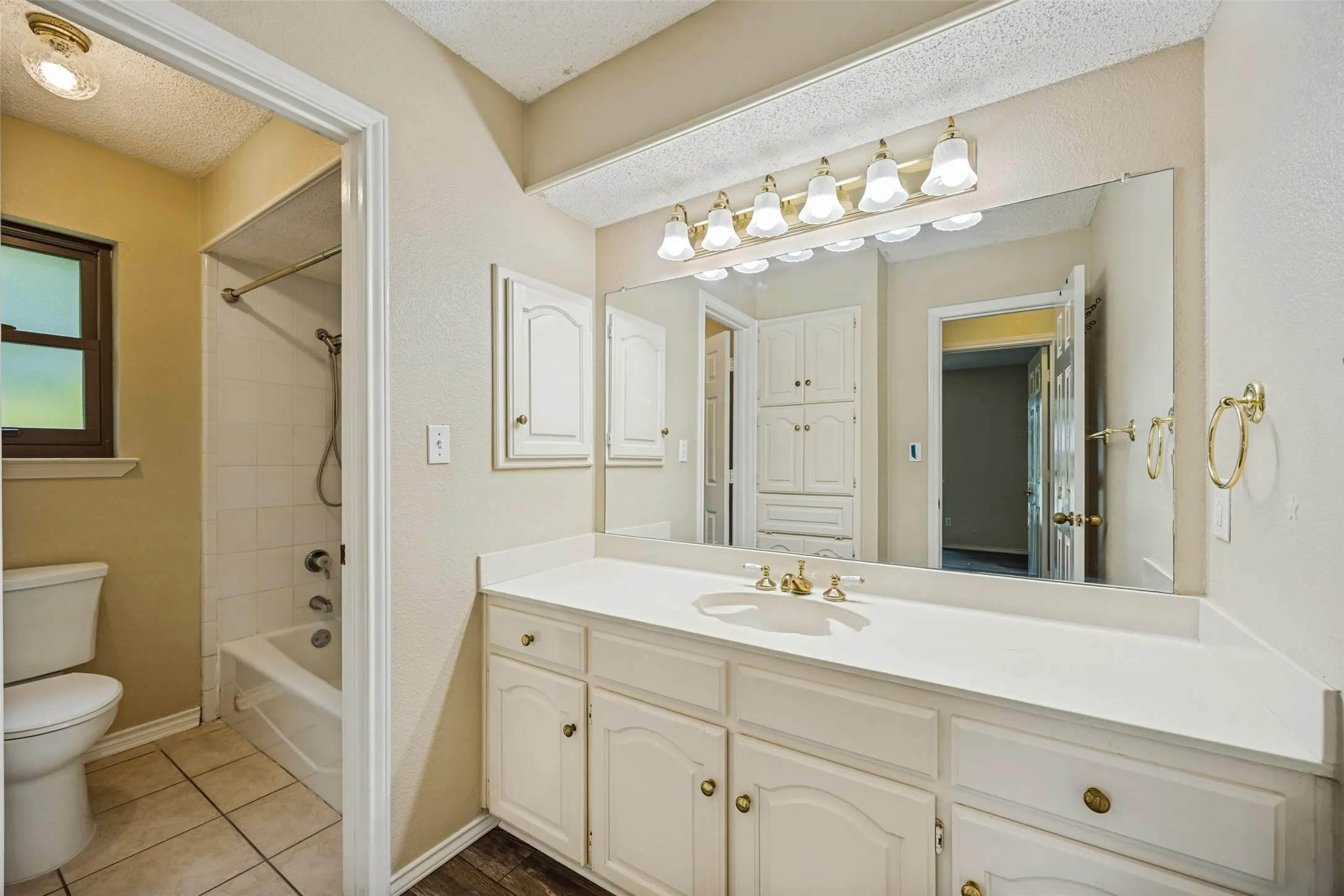 Single Family Residence For Sale in Dallas County , 705 Michelle Place, Coppell, Texas 75019, 3 Bedroom, 2 Bathroom, 2 Garage spaces, 1,807 Sqft, built in 1987, mls#21369477, Real Estate Agent in Coppell, Homes For Sale in Dallas county, Homes For Sale in Coppell, Realtor in Coppell Texas, Real Estate Brokerage Independent Realty Texas, Luminita Cordes Realtor