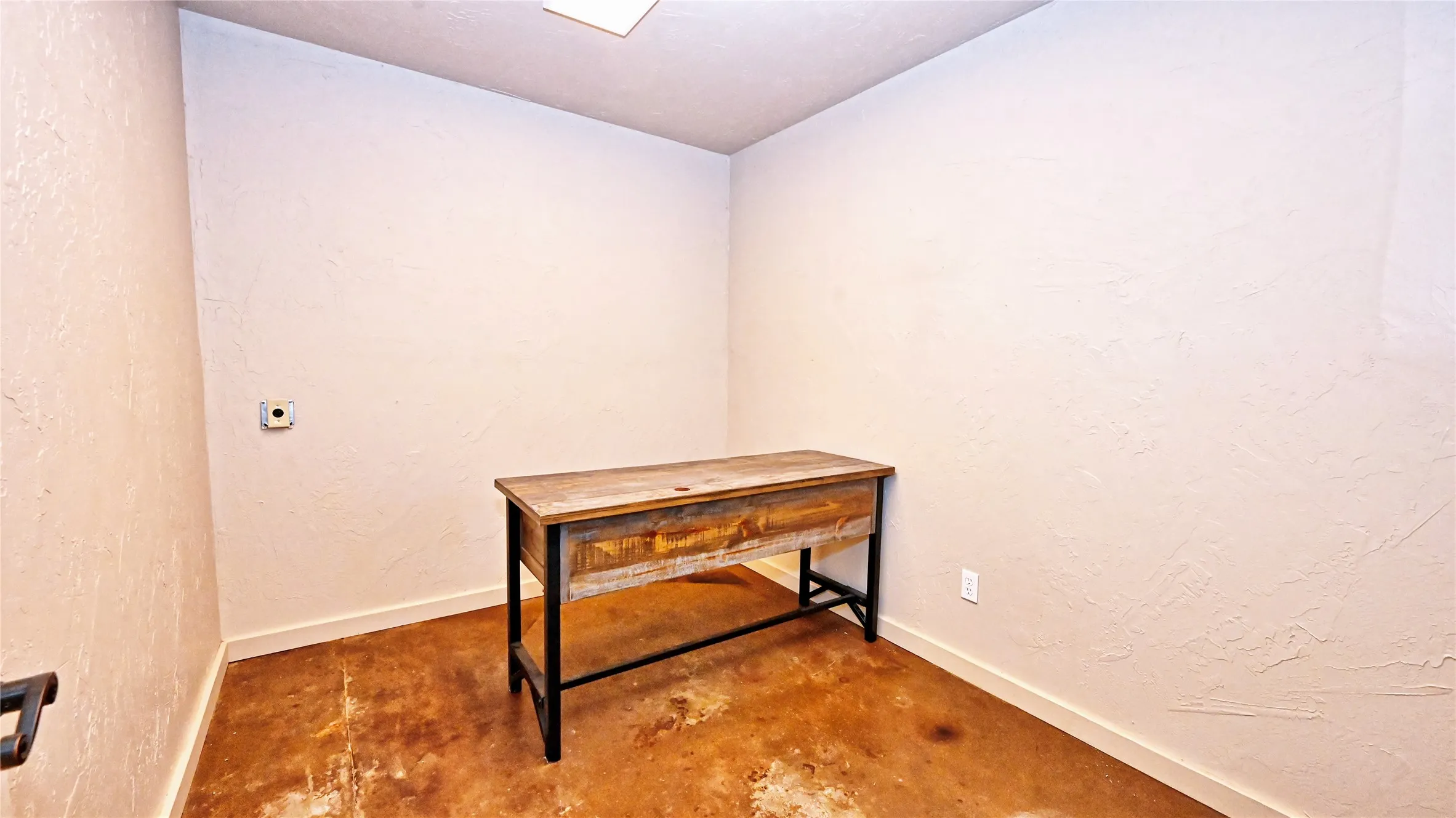 Business For Sale in Montague County , 207 Clay Street, Nocona, Texas 76255, 0, 0, Garage spaces, 0 Sqft, built in 1950, mls#21363431, Real Estate Agent in Nocona, Homes For Sale in Montague county, Homes For Sale in Nocona, Realtor in Nocona Texas, Real Estate Brokerage Independent Realty Texas, Luminita Cordes Realtor