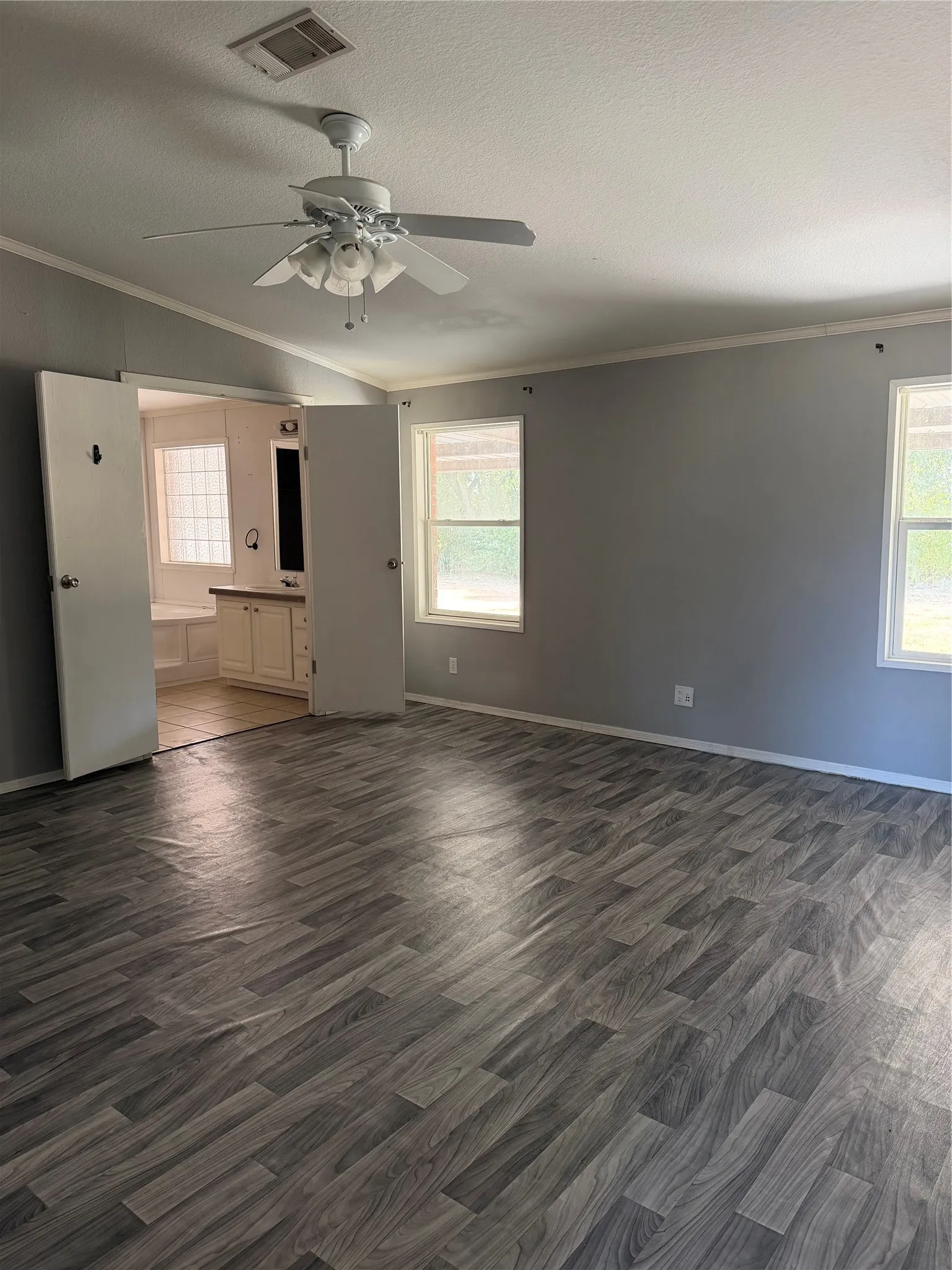 Mobile Home For Rent in Wise County , 1697 illinois, Rhome, Texas 76078, 4 Bedroom, 2 Bathroom, Garage spaces, 2,464 Sqft, built in 1993, mls#21366864, Real Estate Agent in Rhome, Homes For Rent in Wise county, Homes For Rent in Rhome, Realtor in Rhome Texas, Real Estate Brokerage Independent Realty Texas, Luminita Cordes Realtor