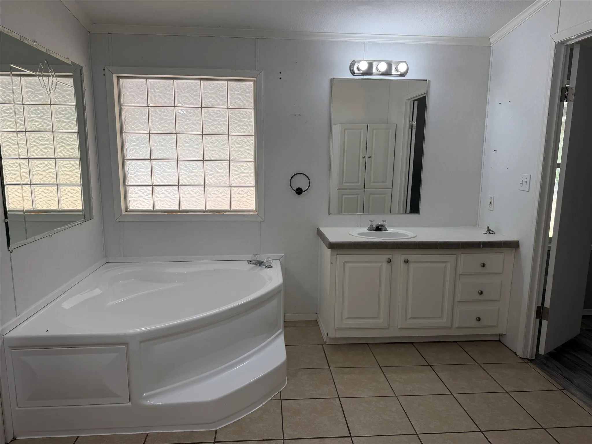 Mobile Home For Rent in Wise County , 1697 illinois, Rhome, Texas 76078, 4 Bedroom, 2 Bathroom, Garage spaces, 2,464 Sqft, built in 1993, mls#21366864, Real Estate Agent in Rhome, Homes For Rent in Wise county, Homes For Rent in Rhome, Realtor in Rhome Texas, Real Estate Brokerage Independent Realty Texas, Luminita Cordes Realtor