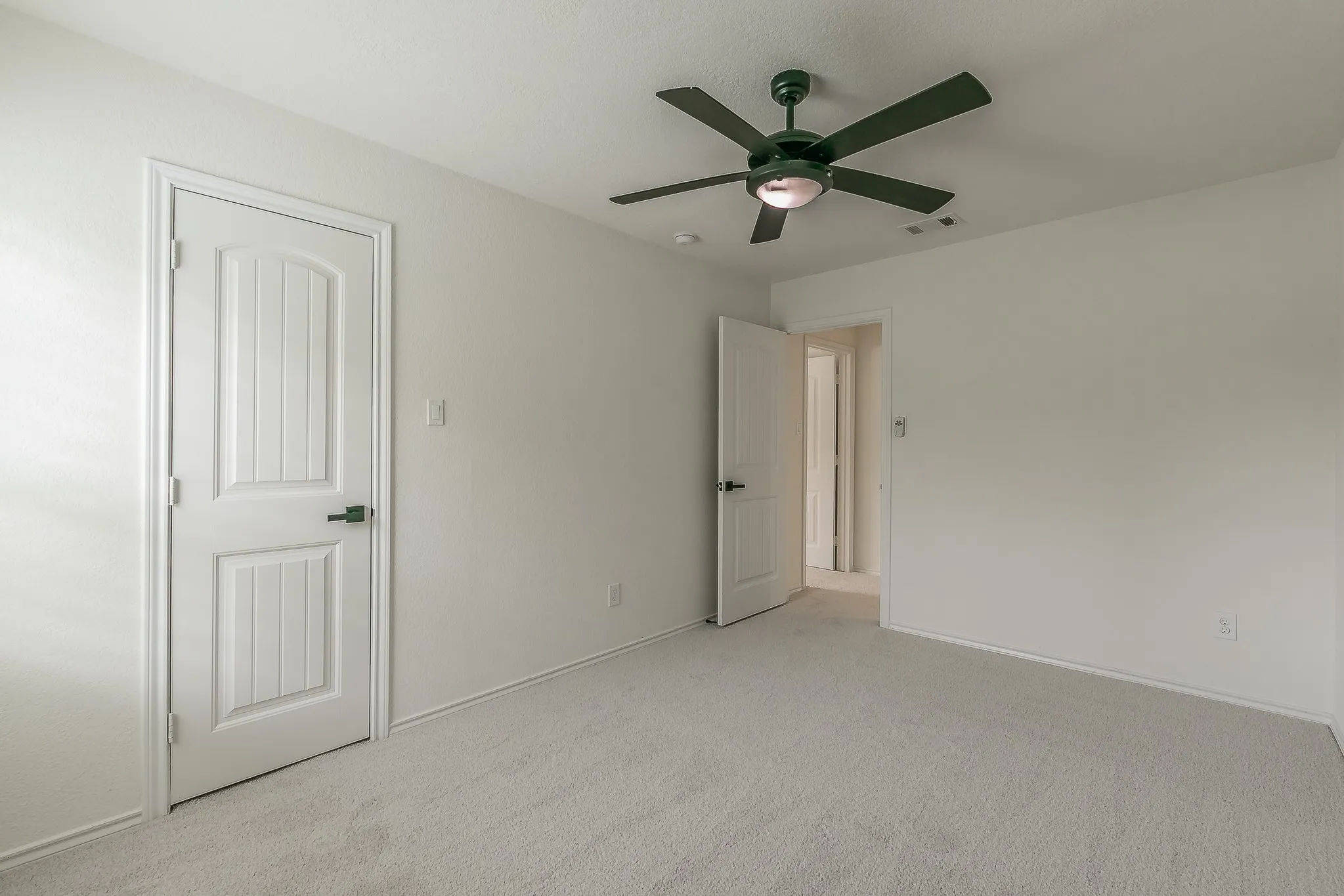 Single Family Residence For Sale in Tarrant County , 4904 Mccauley Drive, Fort Worth, Texas 76244, 5 Bedroom, 3 Bathroom, 2 Garage spaces, 2,576 Sqft, built in 2010, mls#21367842, Real Estate Agent in Fort Worth, Homes For Sale in Tarrant county, Homes For Sale in Fort Worth, Realtor in Fort Worth Texas, Real Estate Brokerage Independent Realty Texas, Luminita Cordes Realtor
