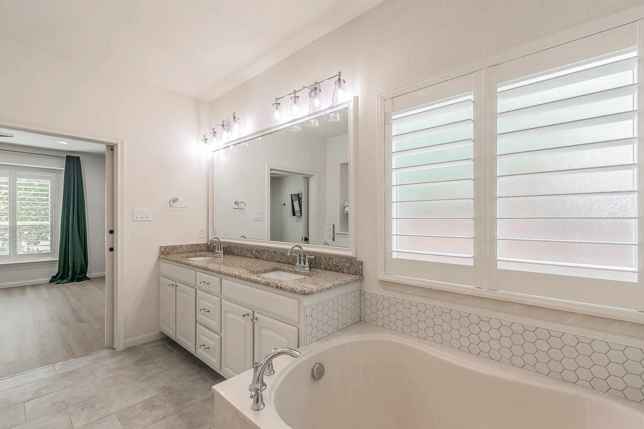 Single Family Residence For Sale in Tarrant County , 4904 Mccauley Drive, Fort Worth, Texas 76244, 5 Bedroom, 3 Bathroom, 2 Garage spaces, 2,576 Sqft, built in 2010, mls#21367842, Real Estate Agent in Fort Worth, Homes For Sale in Tarrant county, Homes For Sale in Fort Worth, Realtor in Fort Worth Texas, Real Estate Brokerage Independent Realty Texas, Luminita Cordes Realtor