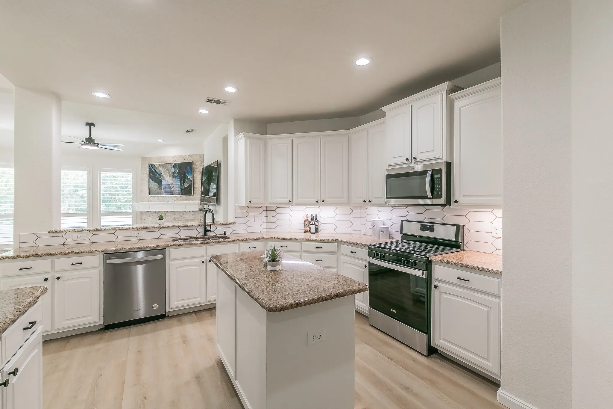 Single Family Residence For Sale in Tarrant County , 4904 Mccauley Drive, Fort Worth, Texas 76244, 5 Bedroom, 3 Bathroom, 2 Garage spaces, 2,576 Sqft, built in 2010, mls#21367842, Real Estate Agent in Fort Worth, Homes For Sale in Tarrant county, Homes For Sale in Fort Worth, Realtor in Fort Worth Texas, Real Estate Brokerage Independent Realty Texas, Luminita Cordes Realtor