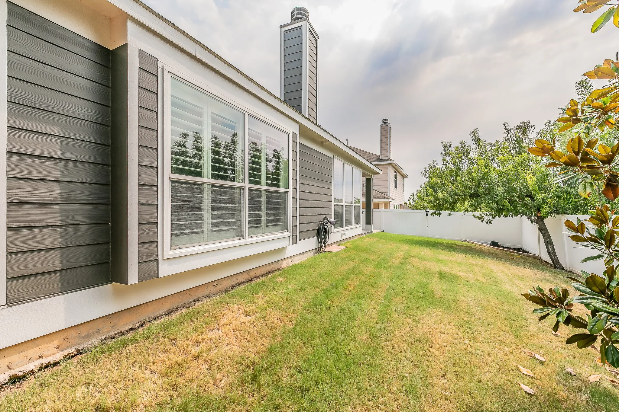 Single Family Residence For Sale in Tarrant County , 4904 Mccauley Drive, Fort Worth, Texas 76244, 5 Bedroom, 3 Bathroom, 2 Garage spaces, 2,576 Sqft, built in 2010, mls#21367842, Real Estate Agent in Fort Worth, Homes For Sale in Tarrant county, Homes For Sale in Fort Worth, Realtor in Fort Worth Texas, Real Estate Brokerage Independent Realty Texas, Luminita Cordes Realtor