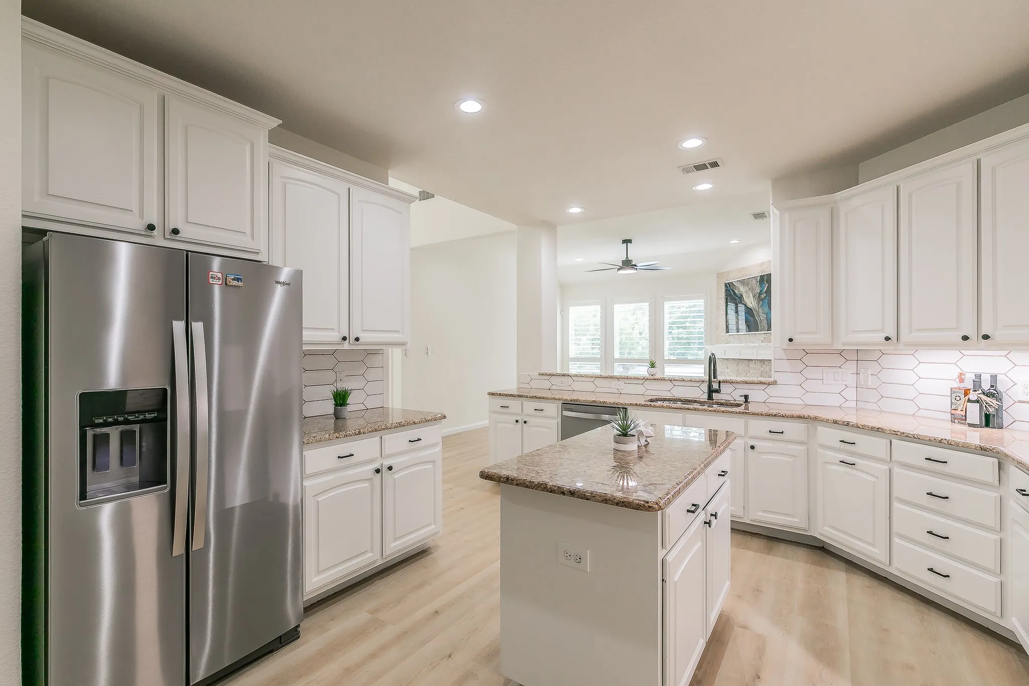 Single Family Residence For Sale in Tarrant County , 4904 Mccauley Drive, Fort Worth, Texas 76244, 5 Bedroom, 3 Bathroom, 2 Garage spaces, 2,576 Sqft, built in 2010, mls#21367842, Real Estate Agent in Fort Worth, Homes For Sale in Tarrant county, Homes For Sale in Fort Worth, Realtor in Fort Worth Texas, Real Estate Brokerage Independent Realty Texas, Luminita Cordes Realtor