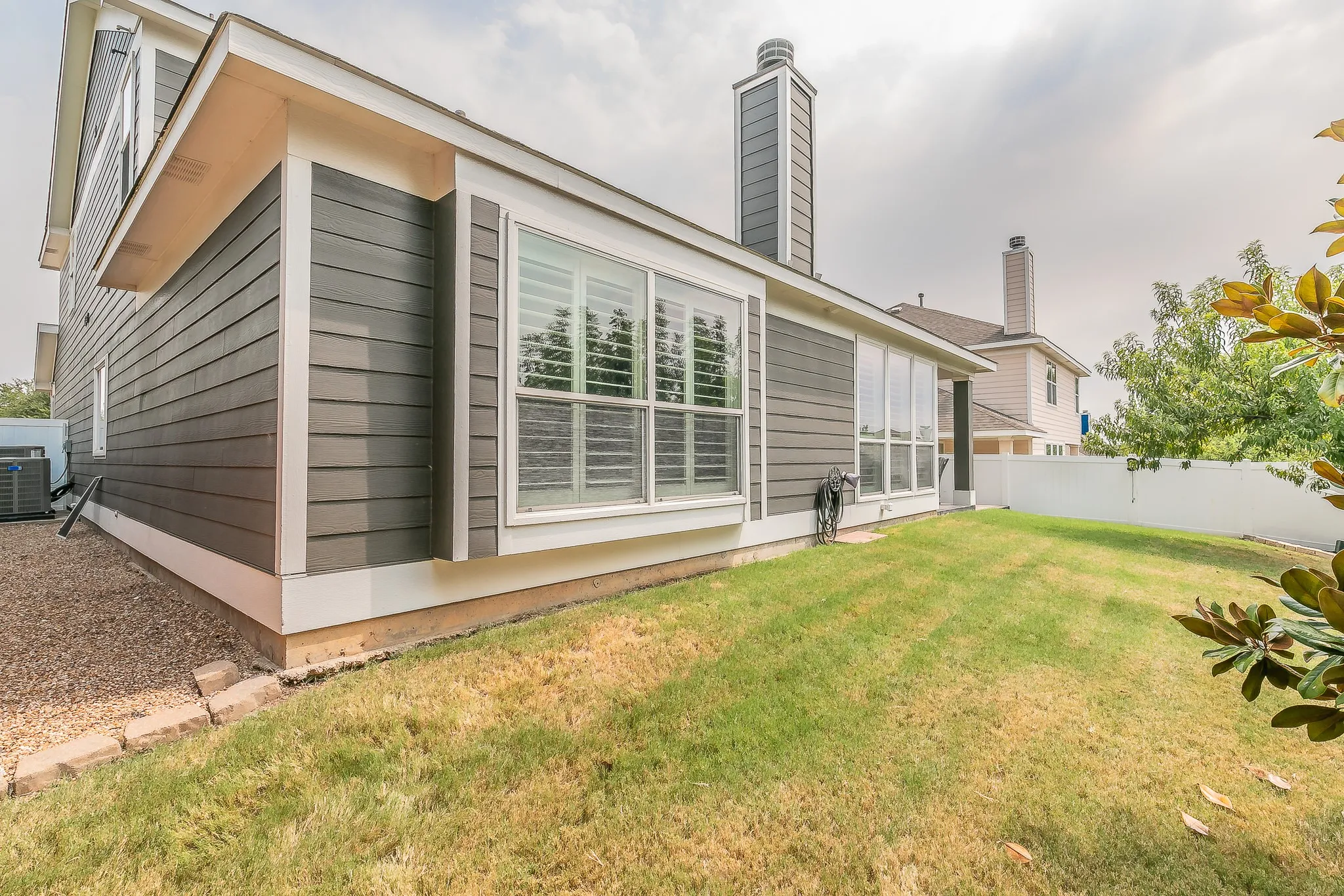 Single Family Residence For Sale in Tarrant County , 4904 Mccauley Drive, Fort Worth, Texas 76244, 5 Bedroom, 3 Bathroom, 2 Garage spaces, 2,576 Sqft, built in 2010, mls#21367842, Real Estate Agent in Fort Worth, Homes For Sale in Tarrant county, Homes For Sale in Fort Worth, Realtor in Fort Worth Texas, Real Estate Brokerage Independent Realty Texas, Luminita Cordes Realtor