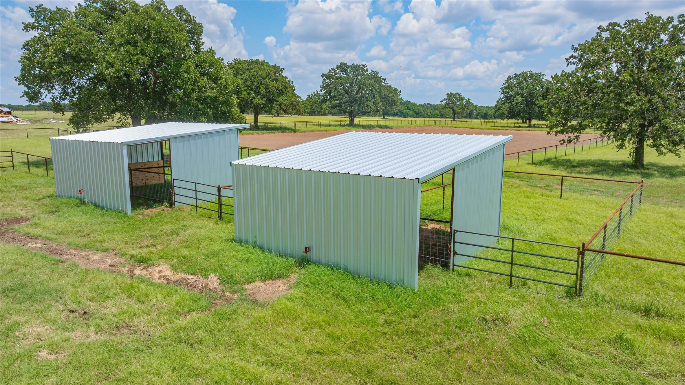 Mobile Home For Sale in Erath County , 1402 County Road 185, Stephenville, Texas 76401, 3 Bedroom, 2 Bathroom, Garage spaces, 1,352 Sqft, built in 2007, mls#21363413, Real Estate Agent in Stephenville, Homes For Sale in Erath county, Homes For Sale in Stephenville, Realtor in Stephenville Texas, Real Estate Brokerage Independent Realty Texas, Luminita Cordes Realtor