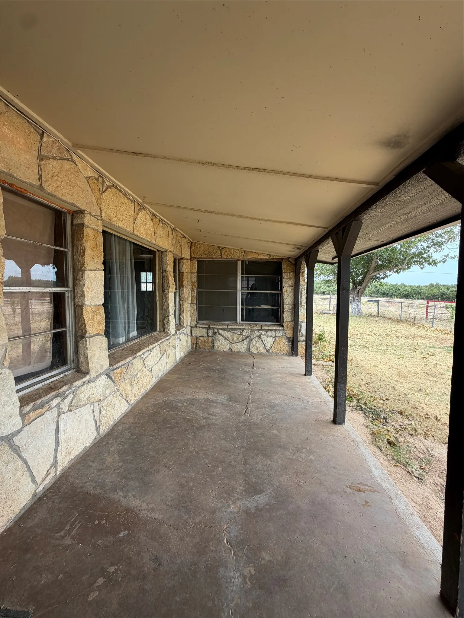 Single Family Residence For Rent in Parker County , 177 county road, Poolville, Texas 76487, 3 Bedroom, 1 Bathroom, Garage spaces, 1,600 Sqft, built in 1980, mls#21366820, Real Estate Agent in Poolville, Homes For Rent in Parker county, Homes For Rent in Poolville, Realtor in Poolville Texas, Real Estate Brokerage Independent Realty Texas, Luminita Cordes Realtor