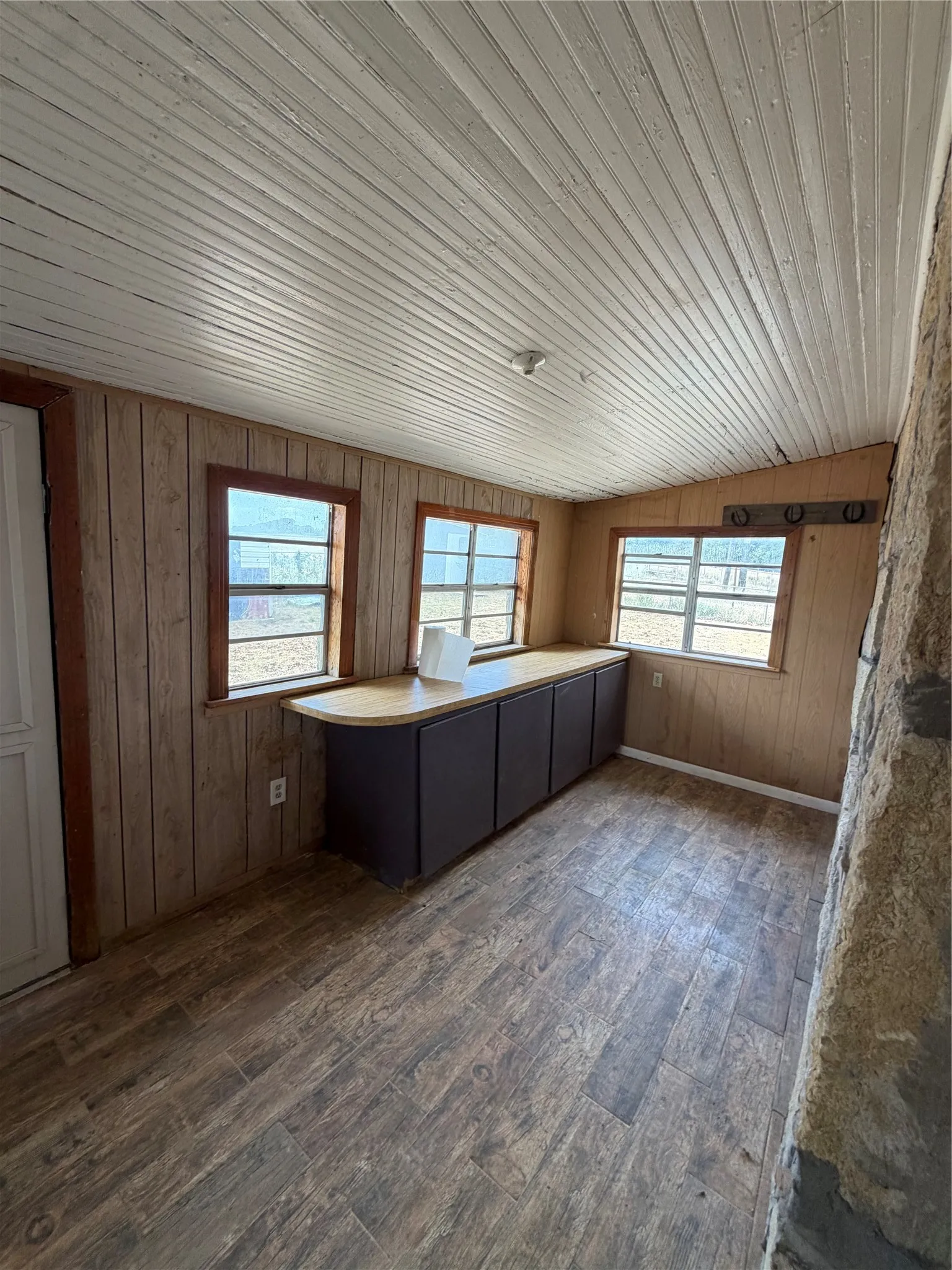 Single Family Residence For Rent in Parker County , 177 county road, Poolville, Texas 76487, 3 Bedroom, 1 Bathroom, Garage spaces, 1,600 Sqft, built in 1980, mls#21366820, Real Estate Agent in Poolville, Homes For Rent in Parker county, Homes For Rent in Poolville, Realtor in Poolville Texas, Real Estate Brokerage Independent Realty Texas, Luminita Cordes Realtor