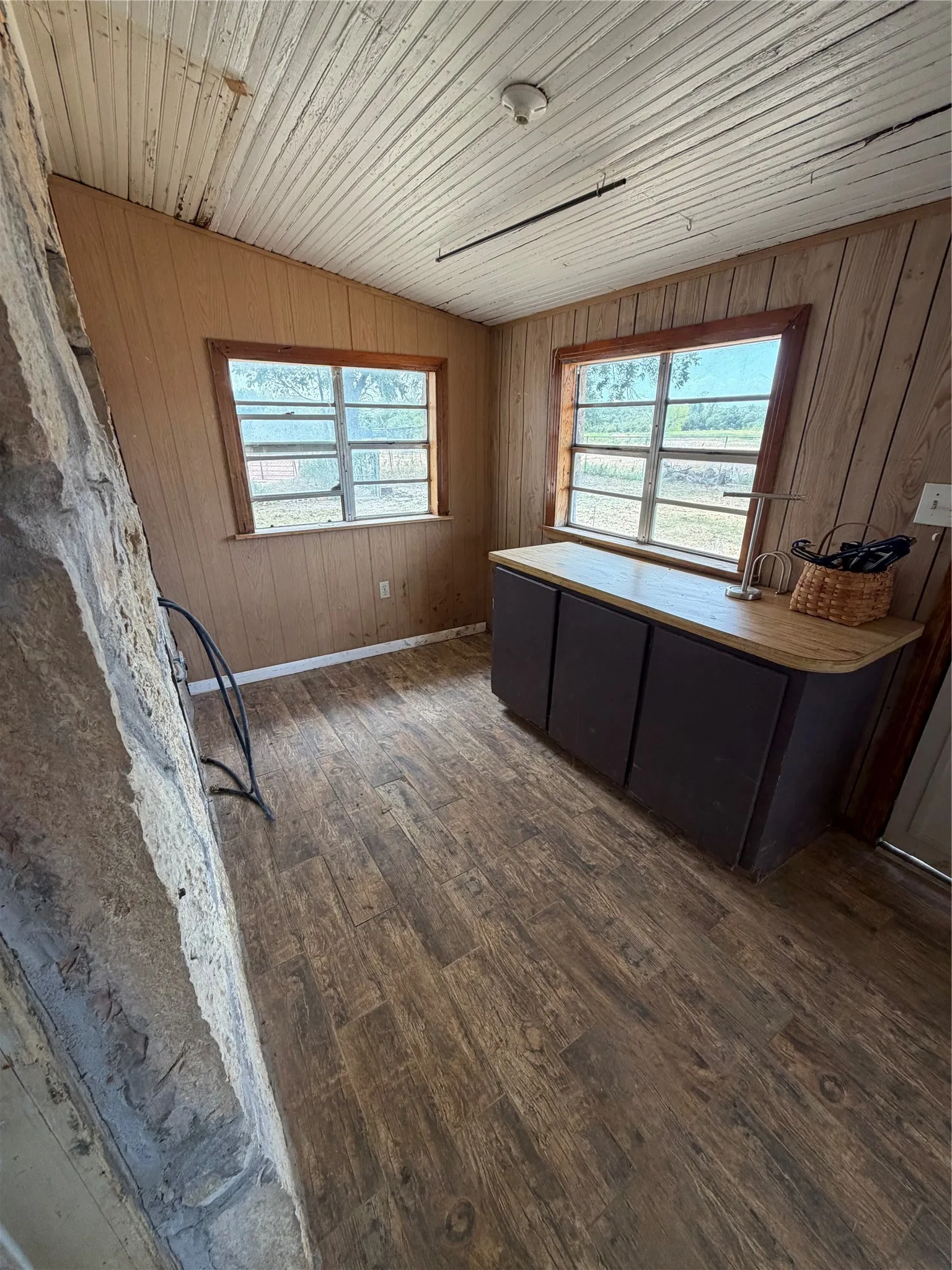 Single Family Residence For Rent in Parker County , 177 county road, Poolville, Texas 76487, 3 Bedroom, 1 Bathroom, Garage spaces, 1,600 Sqft, built in 1980, mls#21366820, Real Estate Agent in Poolville, Homes For Rent in Parker county, Homes For Rent in Poolville, Realtor in Poolville Texas, Real Estate Brokerage Independent Realty Texas, Luminita Cordes Realtor