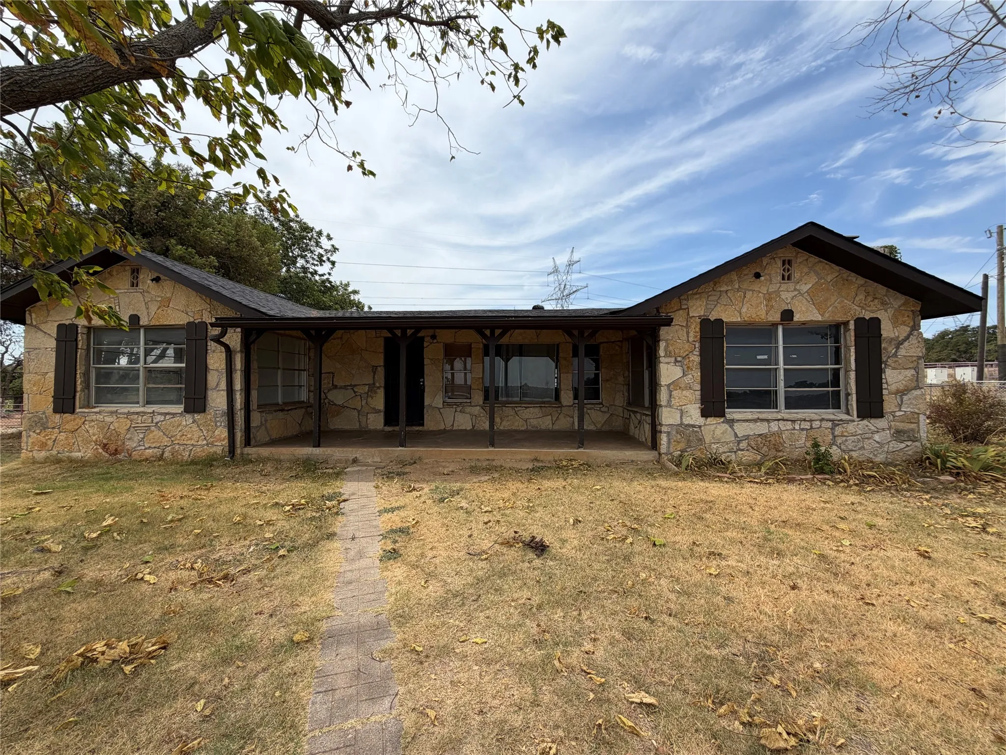 Single Family Residence For Rent in Parker County , 177 county road, Poolville, Texas 76487, 3 Bedroom, 1 Bathroom, Garage spaces, 1,600 Sqft, built in 1980, mls#21366820, Real Estate Agent in Poolville, Homes For Rent in Parker county, Homes For Rent in Poolville, Realtor in Poolville Texas, Real Estate Brokerage Independent Realty Texas, Luminita Cordes Realtor