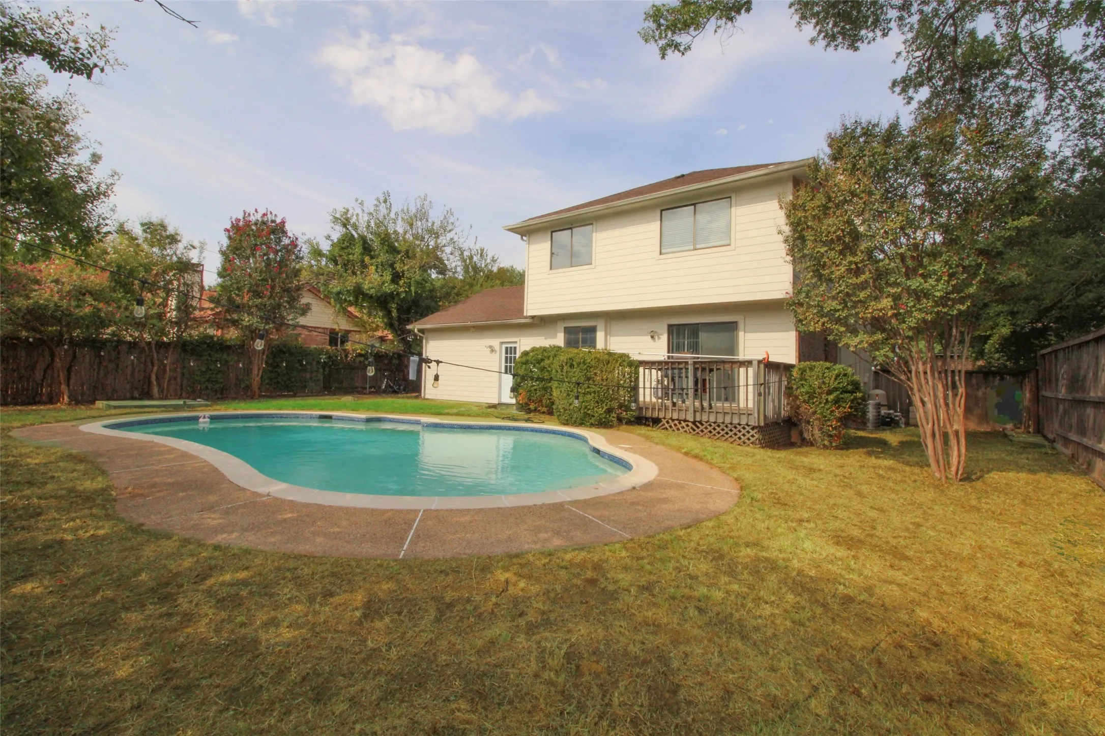 Single Family Residence For Sale in Tarrant County , 6111 Farmingdale Drive, Arlington, Texas 76001, 4 Bedroom, 3 Bathroom, 2 Garage spaces, 2,178 Sqft, built in 1983, mls#21369940, Real Estate Agent in Arlington, Homes For Sale in Tarrant county, Homes For Sale in Arlington, Realtor in Arlington Texas, Real Estate Brokerage Independent Realty Texas, Luminita Cordes Realtor