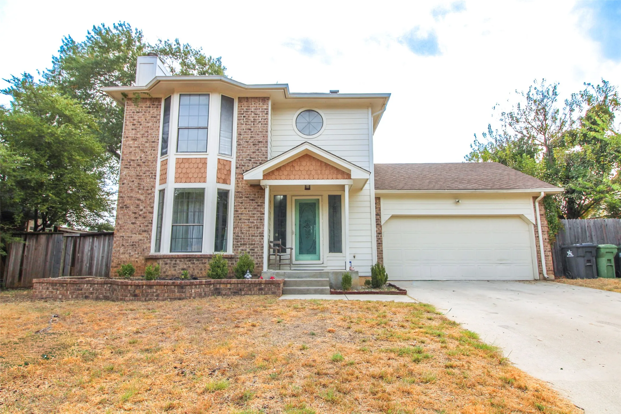 Single Family Residence For Sale in Tarrant County , 6111 Farmingdale Drive, Arlington, Texas 76001, 4 Bedroom, 3 Bathroom, 2 Garage spaces, 2,178 Sqft, built in 1983, mls#21369940, Real Estate Agent in Arlington, Homes For Sale in Tarrant county, Homes For Sale in Arlington, Realtor in Arlington Texas, Real Estate Brokerage Independent Realty Texas, Luminita Cordes Realtor