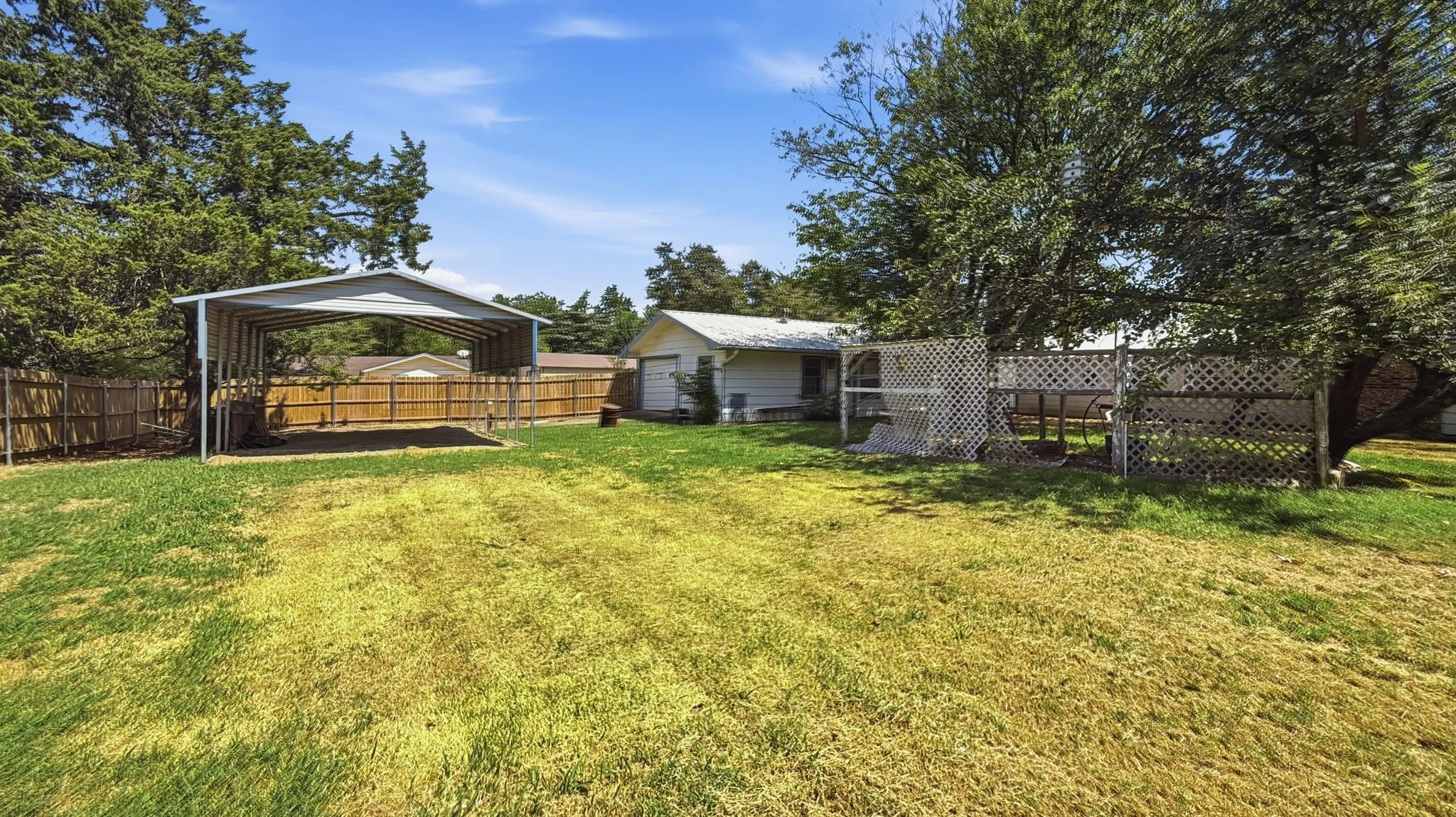 Single Family Residence For Sale in Grayson County , 97 Heddingham Drive, Gordonville, Texas 76245, 2 Bedroom, 2 Bathroom, 2 Garage spaces, 1,685 Sqft, built in 1982, mls#21369909, Real Estate Agent in Gordonville, Homes For Sale in Grayson county, Homes For Sale in Gordonville, Realtor in Gordonville Texas, Real Estate Brokerage Independent Realty Texas, Luminita Cordes Realtor