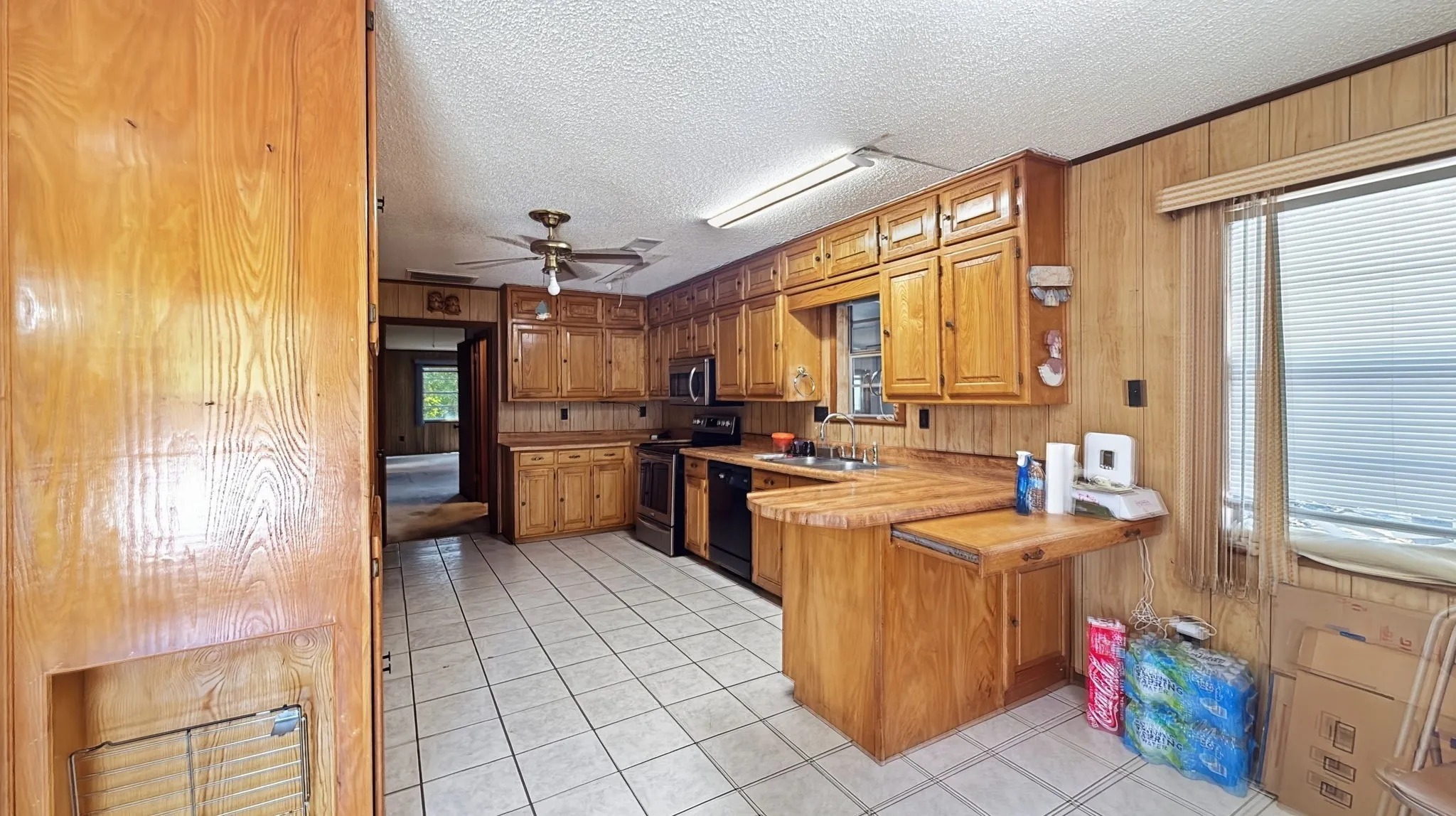 Single Family Residence For Sale in Grayson County , 97 Heddingham Drive, Gordonville, Texas 76245, 2 Bedroom, 2 Bathroom, 2 Garage spaces, 1,685 Sqft, built in 1982, mls#21369909, Real Estate Agent in Gordonville, Homes For Sale in Grayson county, Homes For Sale in Gordonville, Realtor in Gordonville Texas, Real Estate Brokerage Independent Realty Texas, Luminita Cordes Realtor