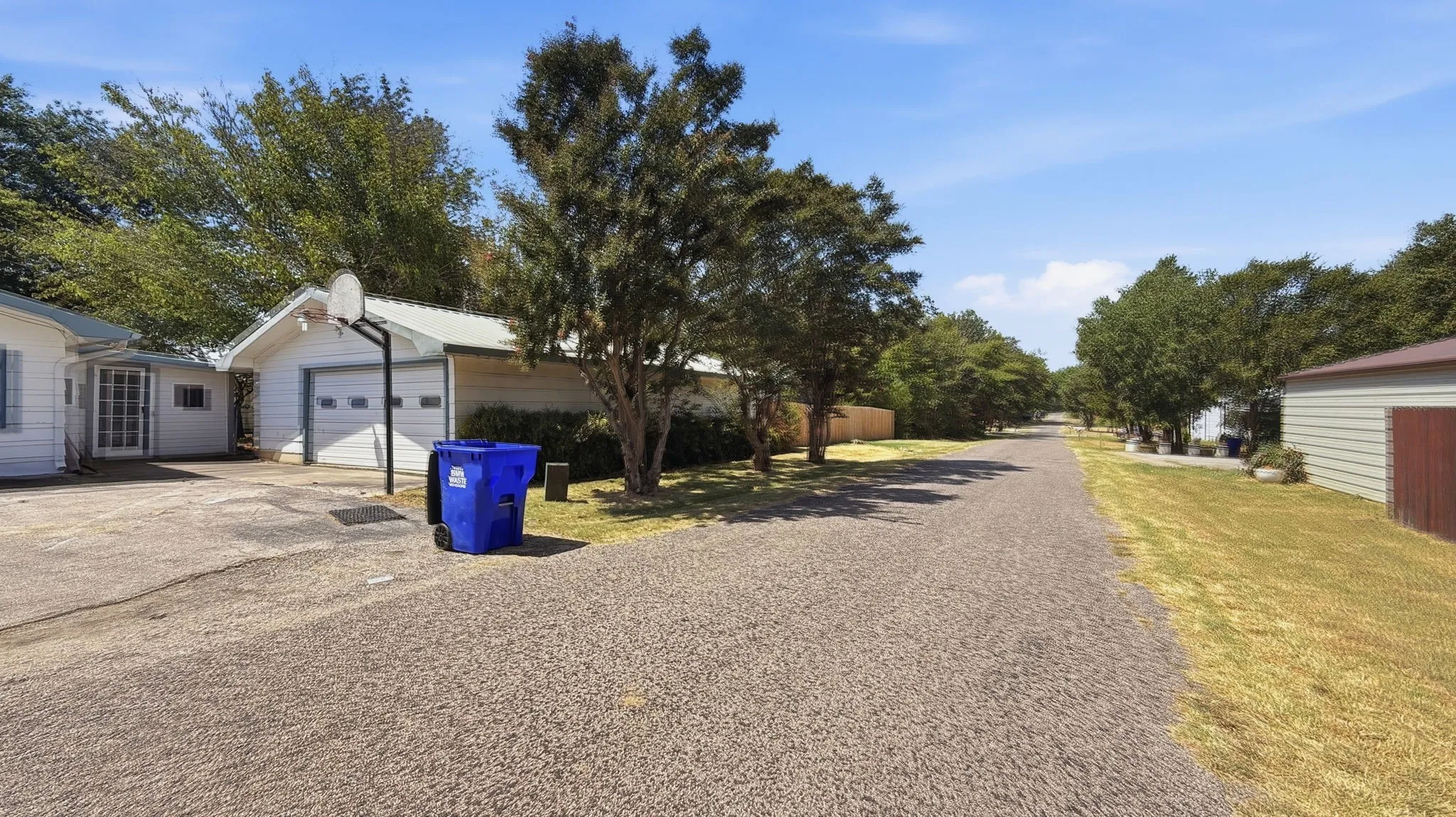 Single Family Residence For Sale in Grayson County , 97 Heddingham Drive, Gordonville, Texas 76245, 2 Bedroom, 2 Bathroom, 2 Garage spaces, 1,685 Sqft, built in 1982, mls#21369909, Real Estate Agent in Gordonville, Homes For Sale in Grayson county, Homes For Sale in Gordonville, Realtor in Gordonville Texas, Real Estate Brokerage Independent Realty Texas, Luminita Cordes Realtor